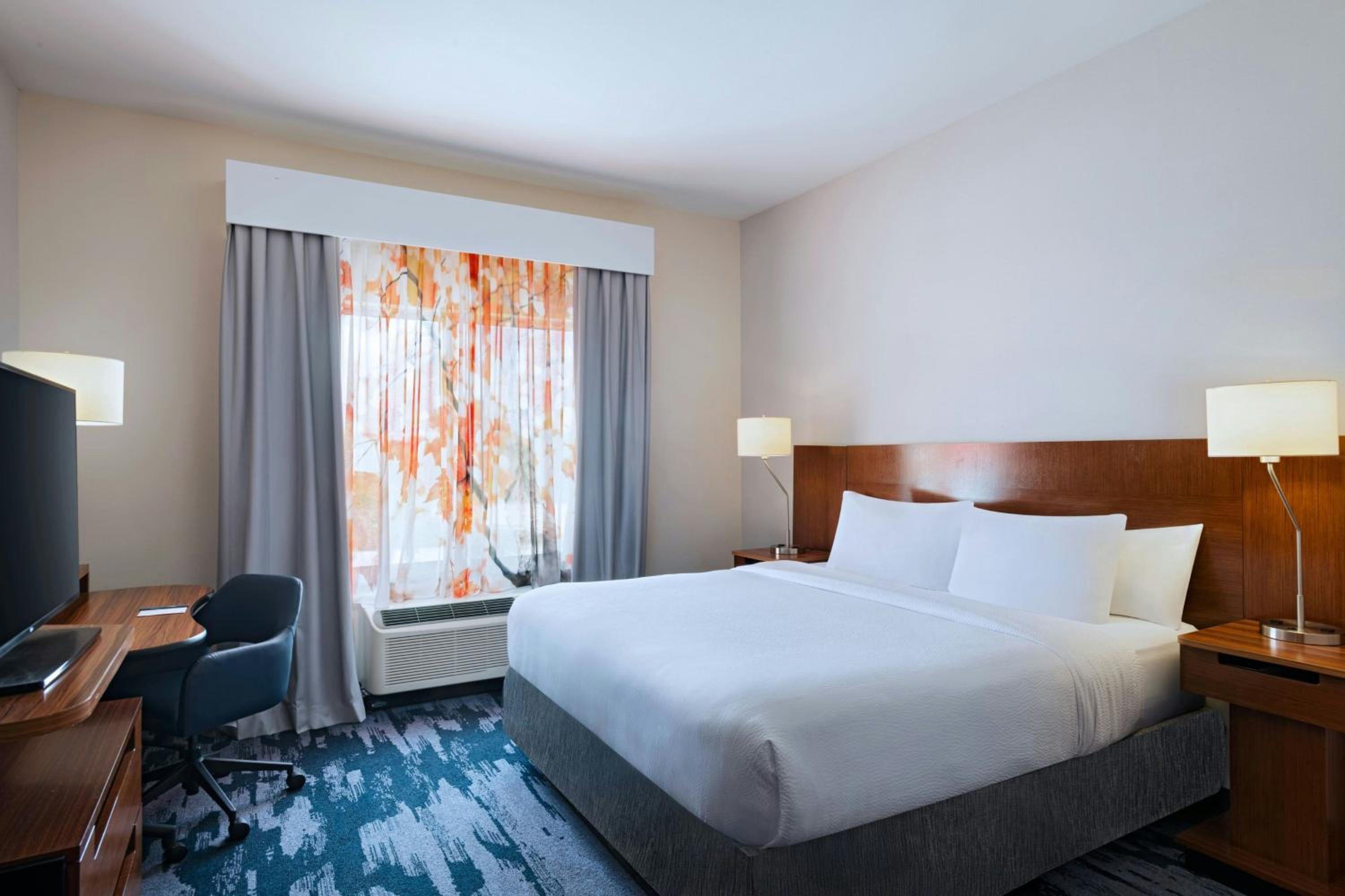 King Room with Roll-in Shower - Mobility Accessible photo 1