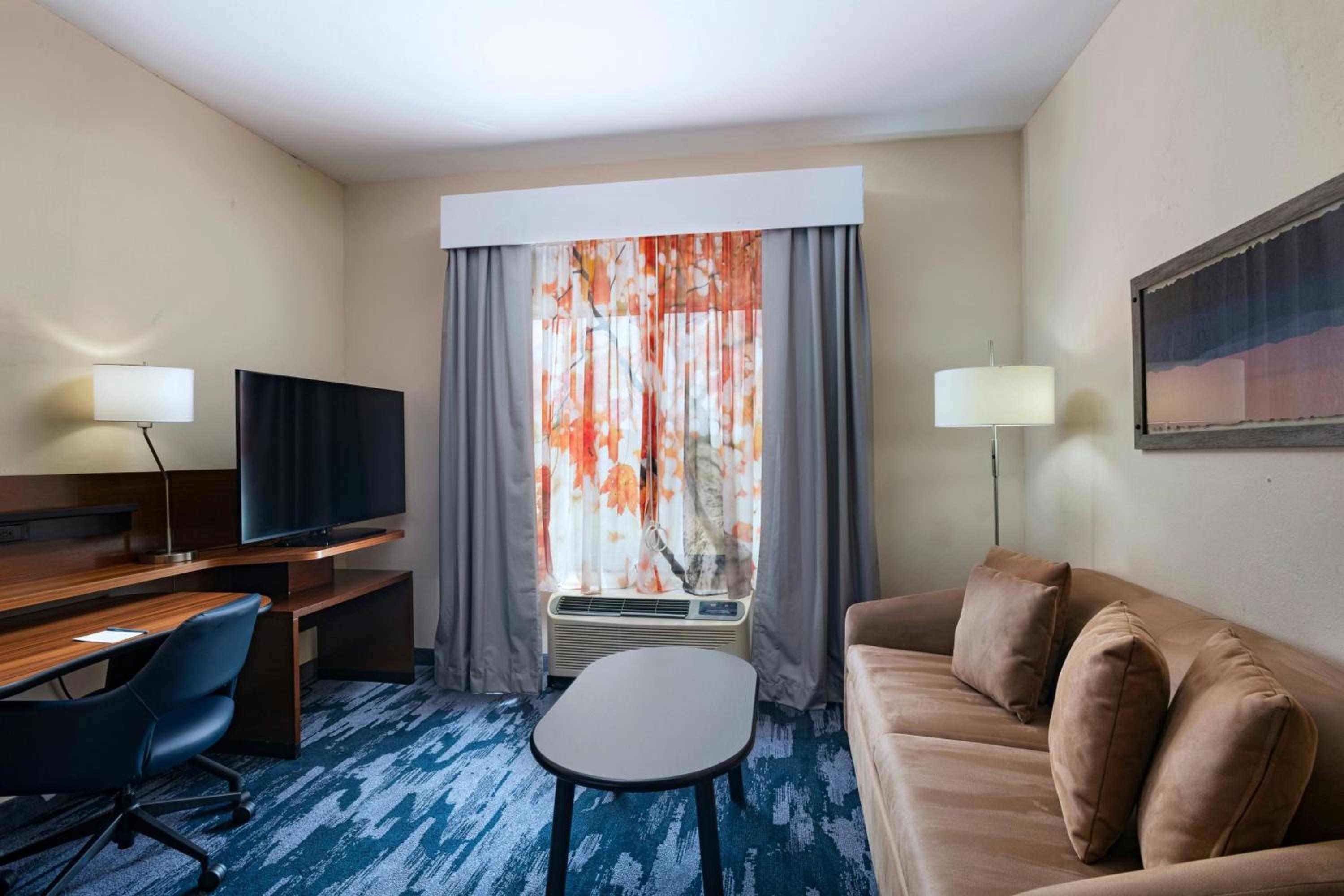 Executive Suite, 1 King, Sofa bed (Mobility Accessible w/ Tub) photo 2