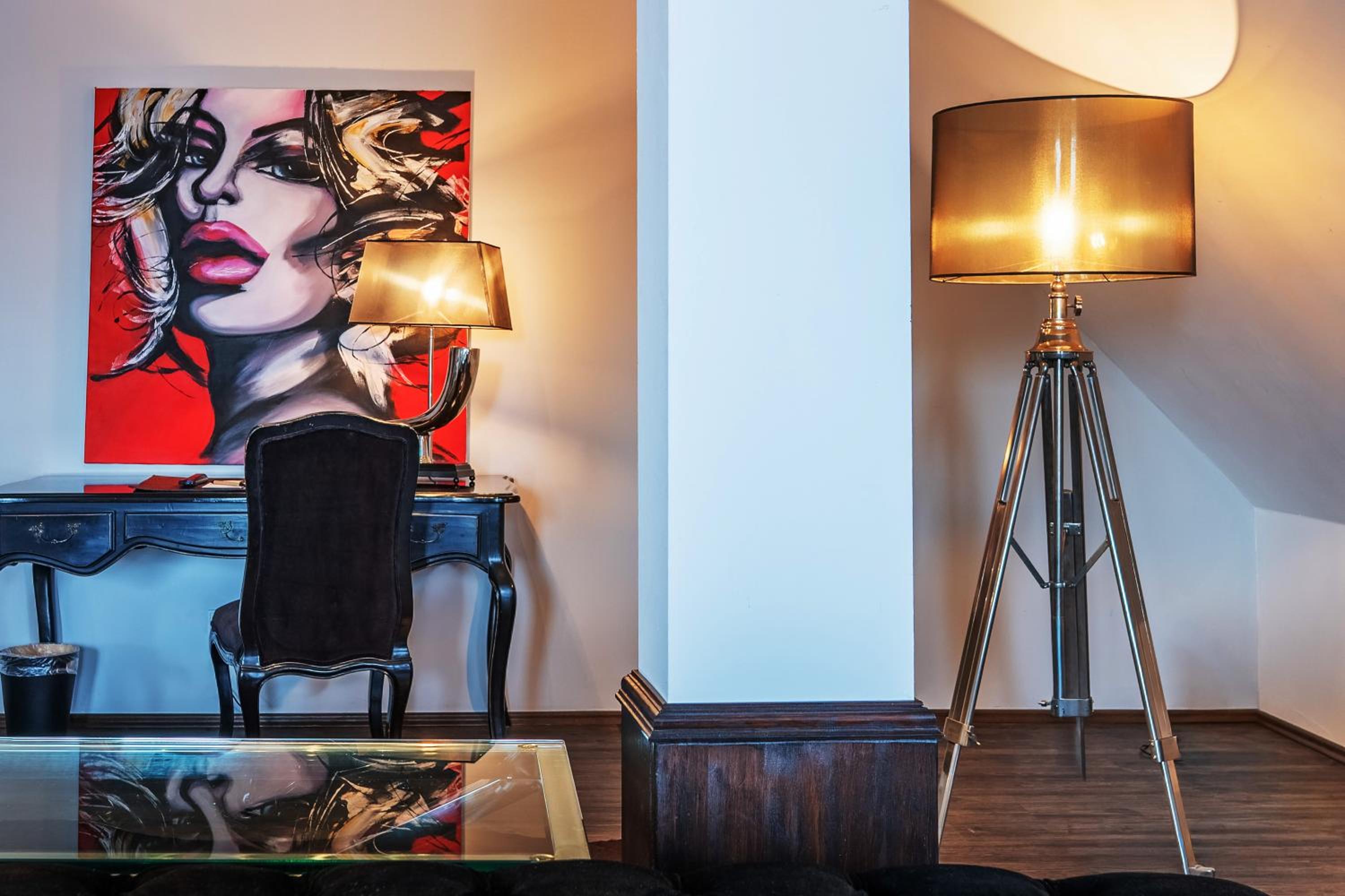 One-Bedroom Suite thumbnail 6