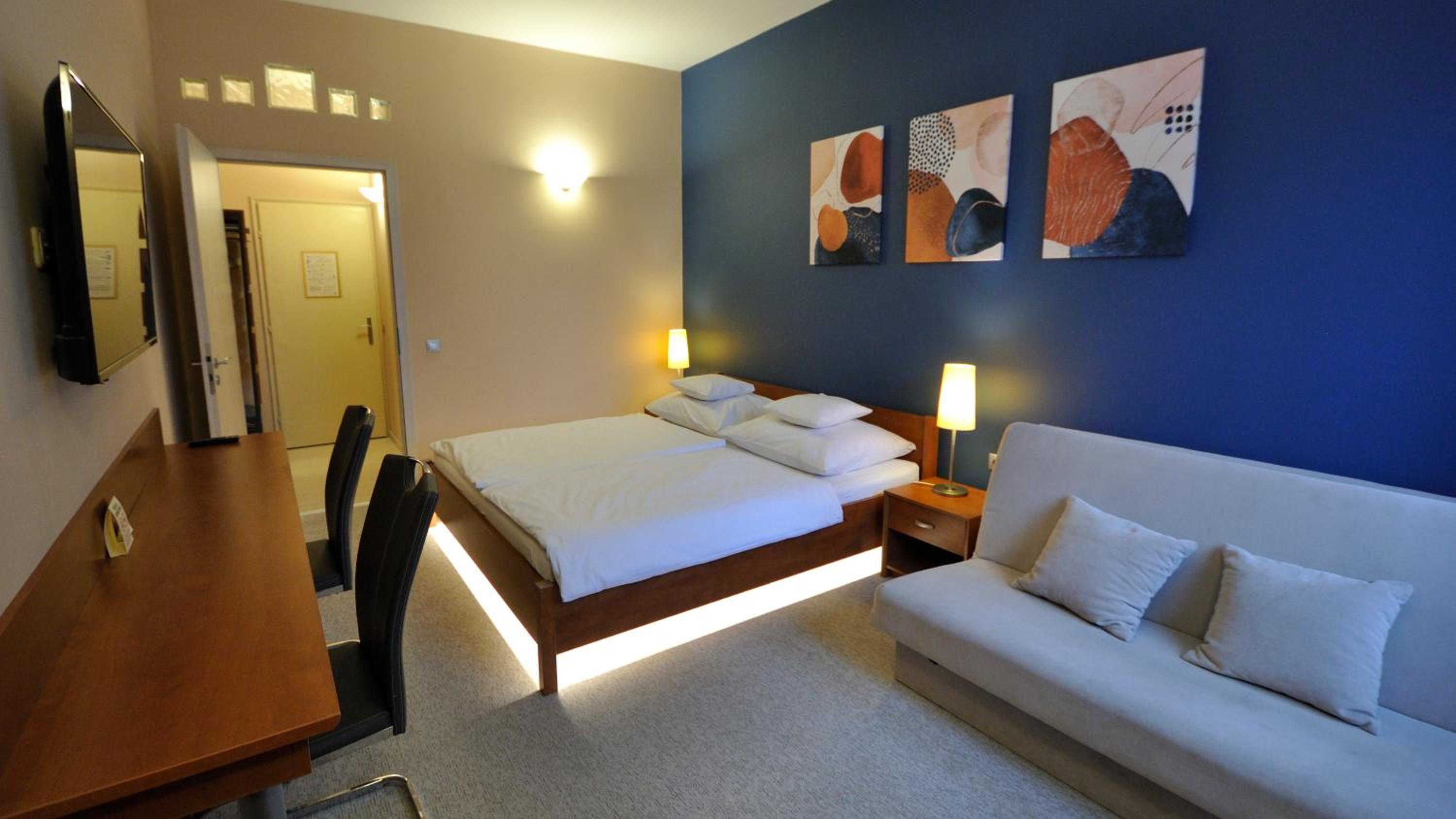 Standard Double Room with Two Double Beds photo 3