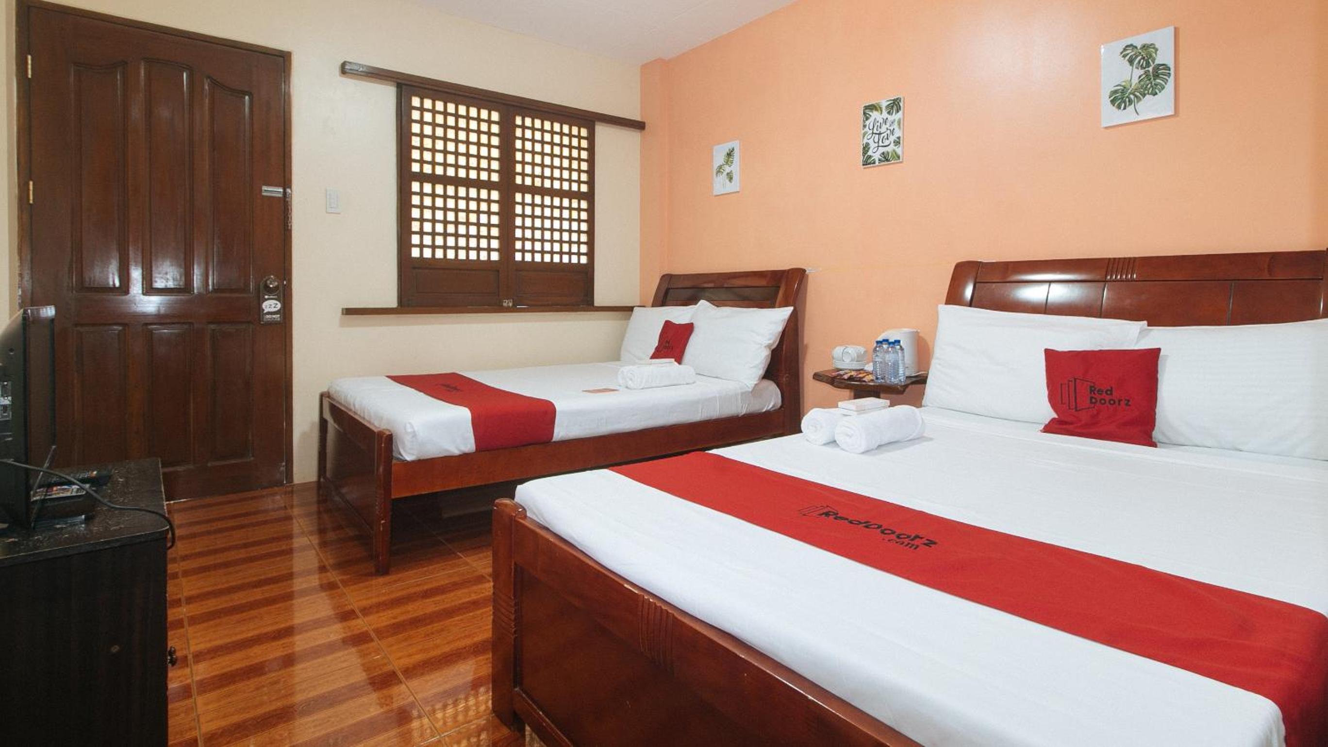 Quadruple Room - Photo 7