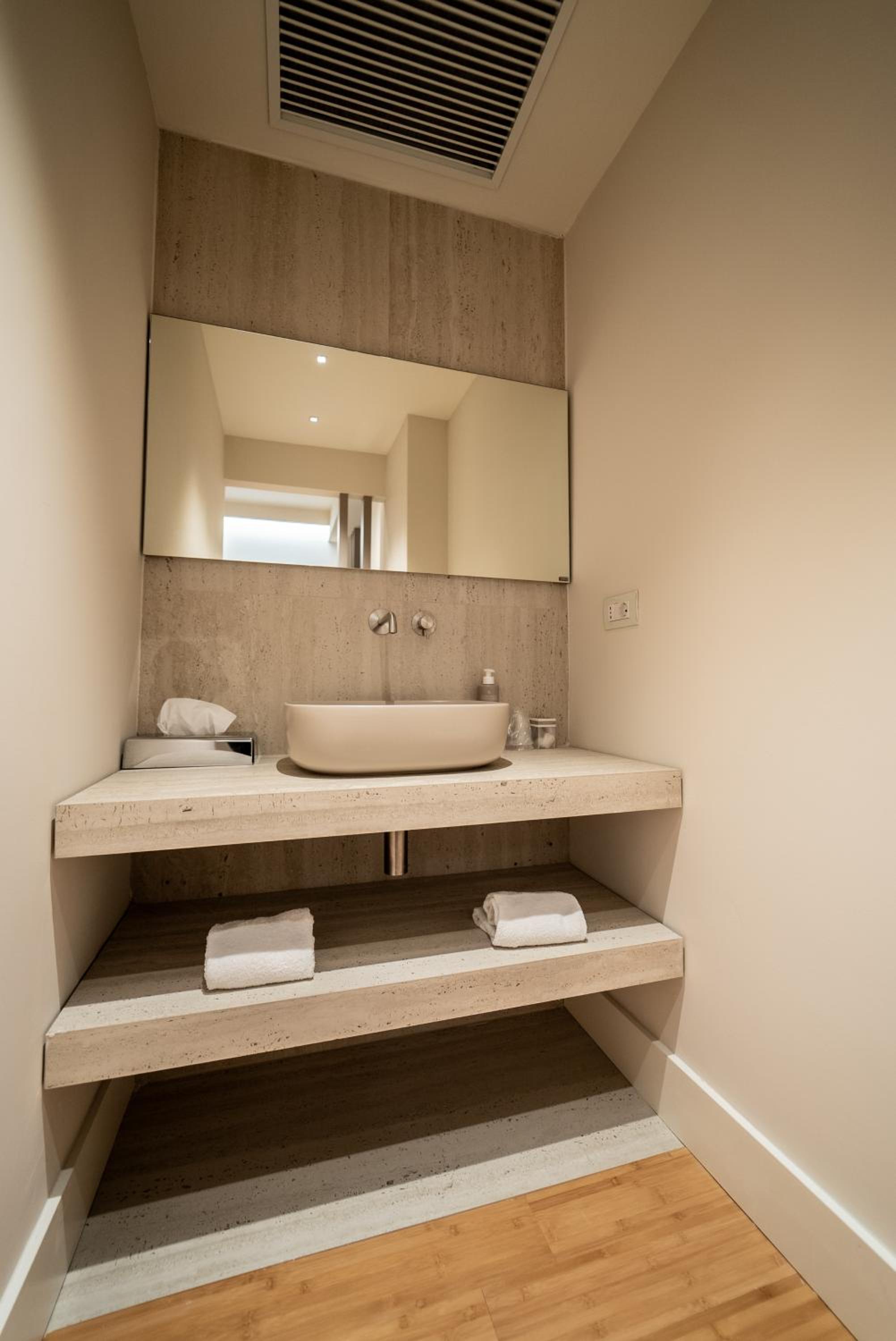 Suite with Hot Tub photo 1