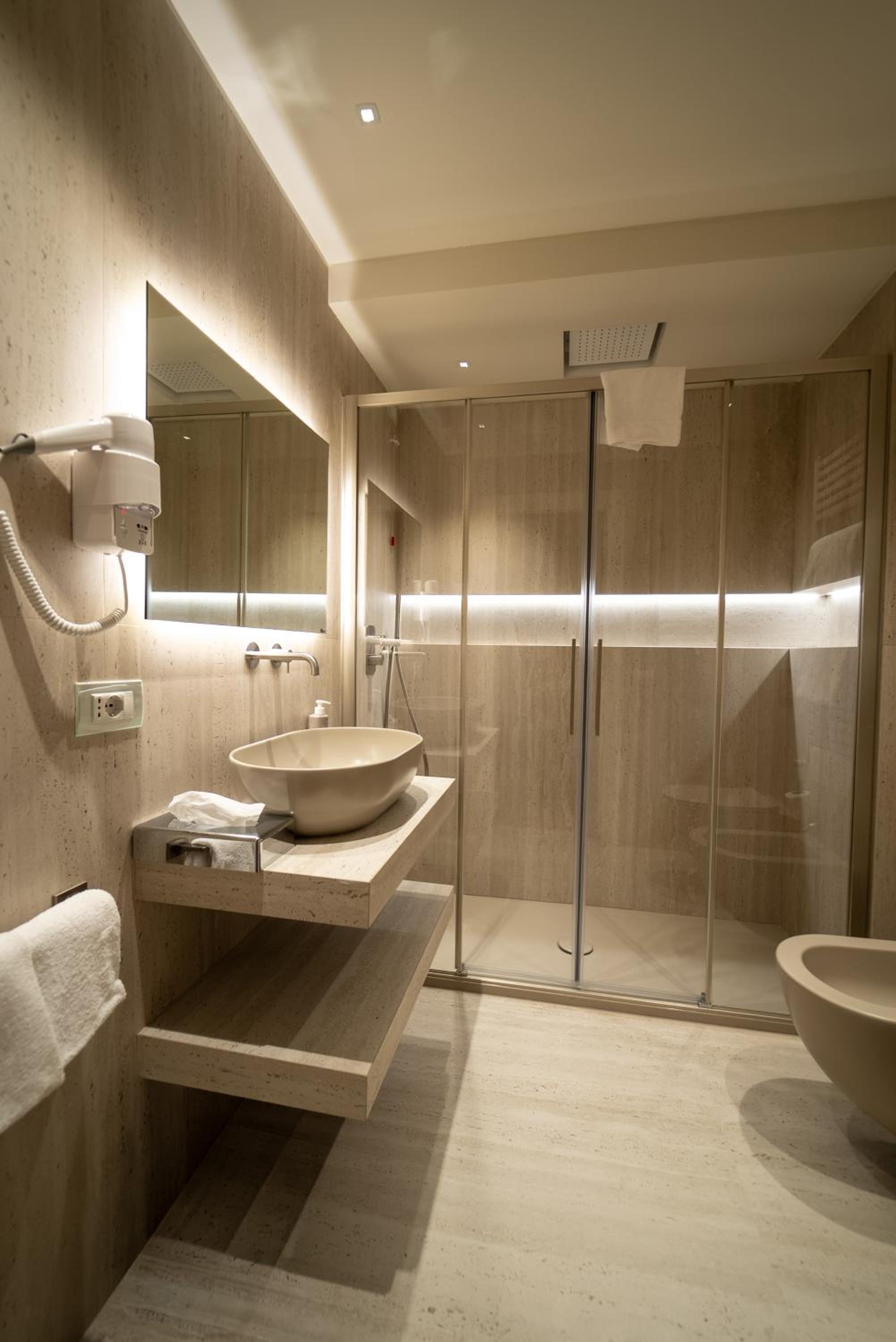 Suite with Hot Tub