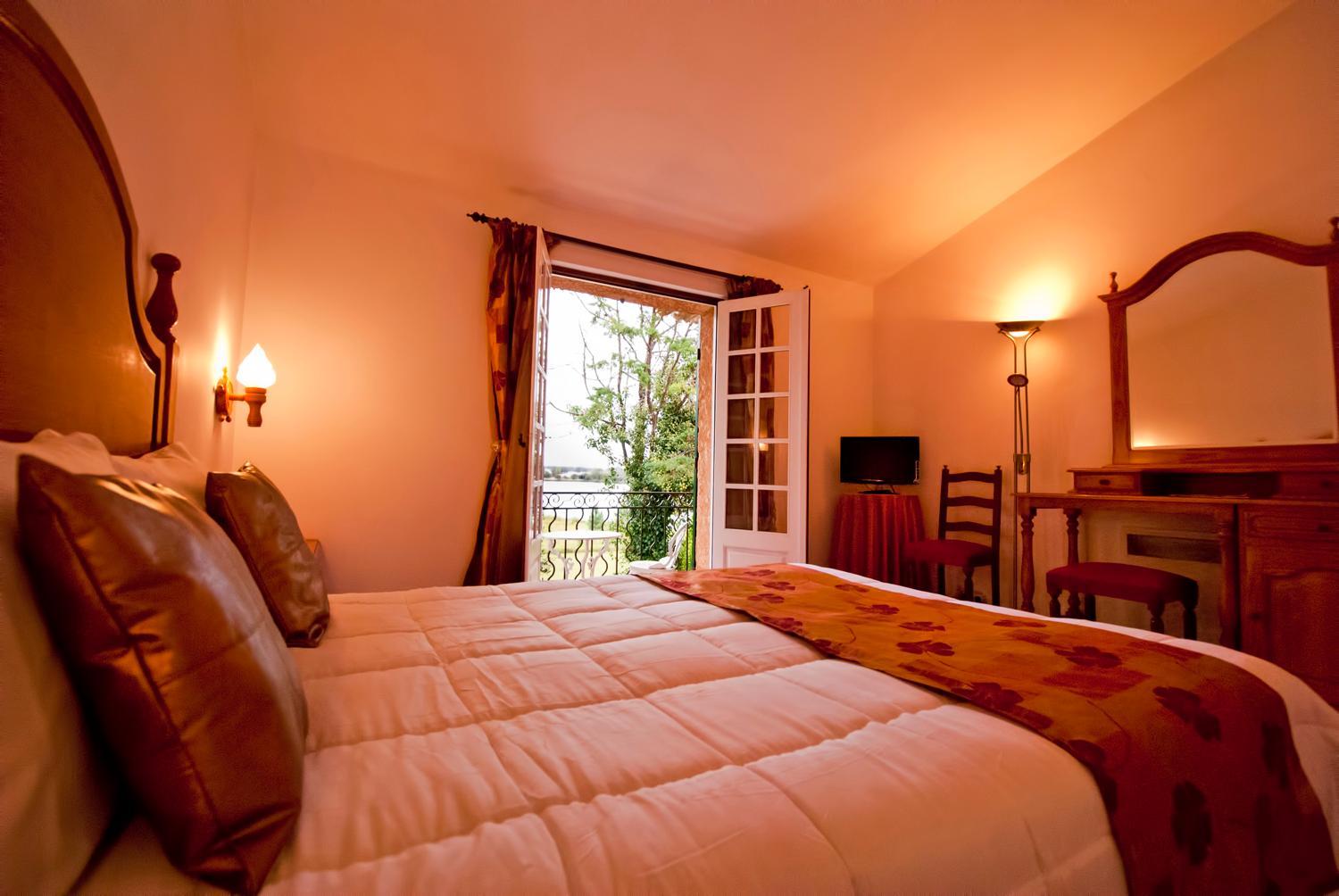 Double Room with Balcony with Pool or Lagoon View photo 2