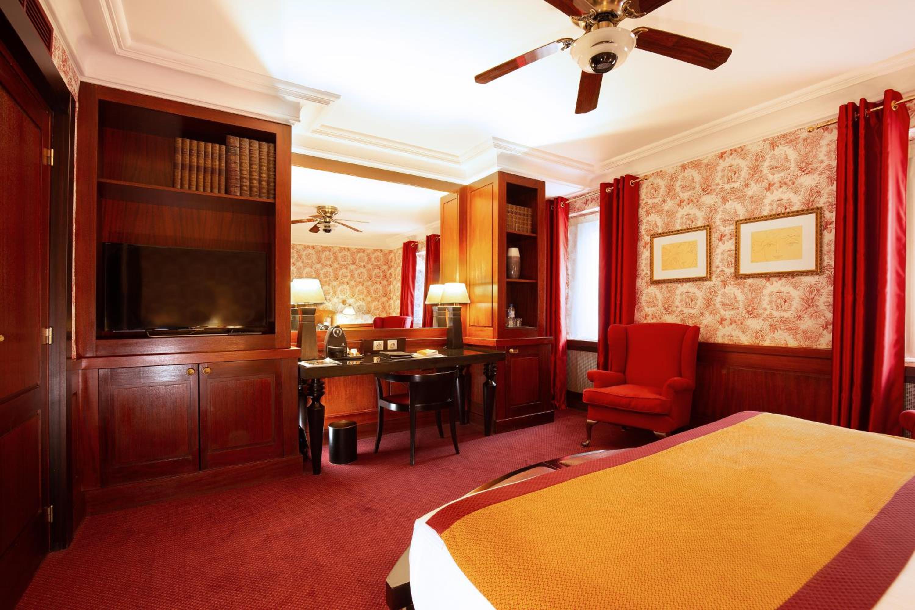 Deluxe King Room - Non-Smoking photo 3