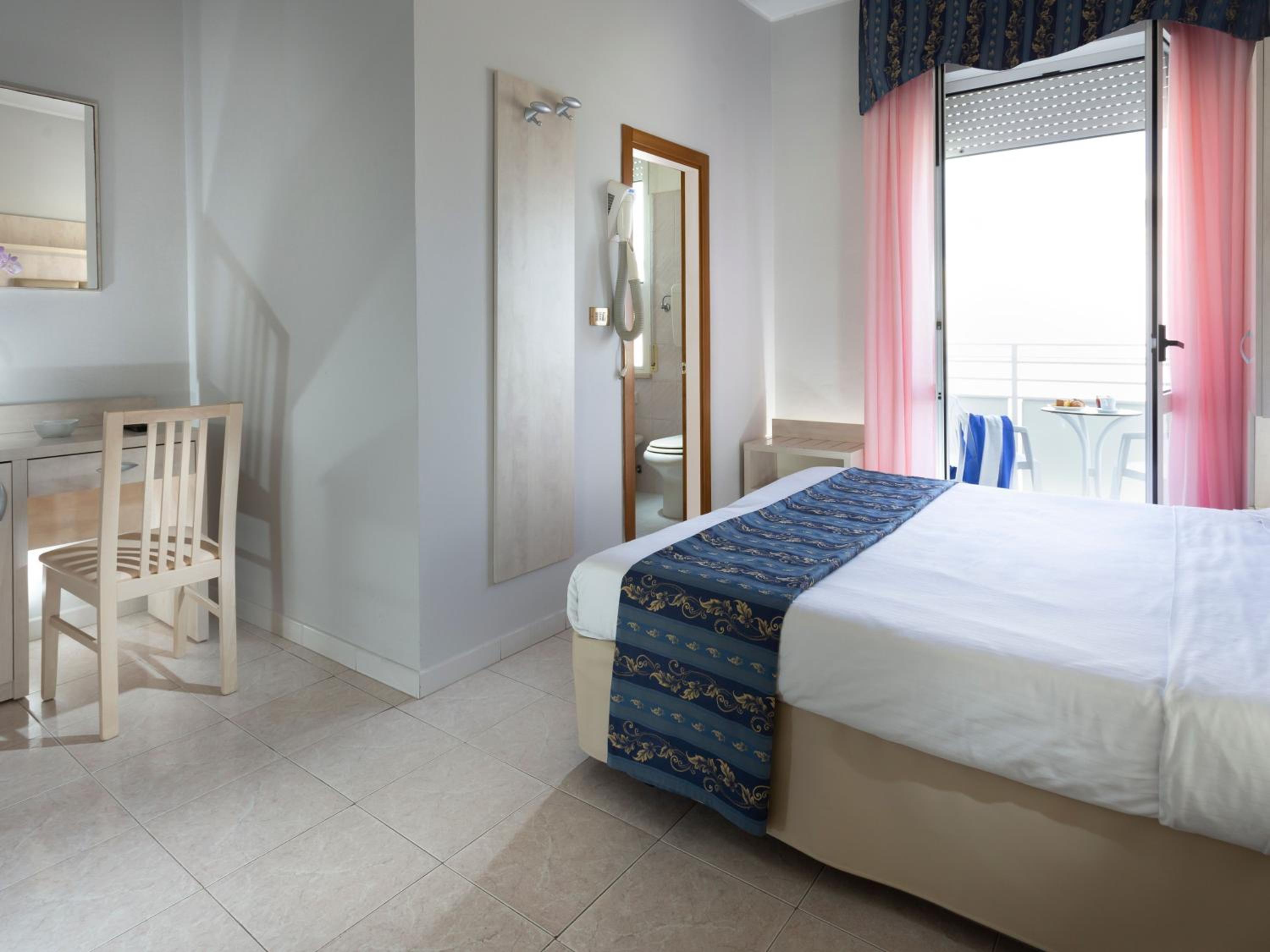 Standard Double Room photo 2