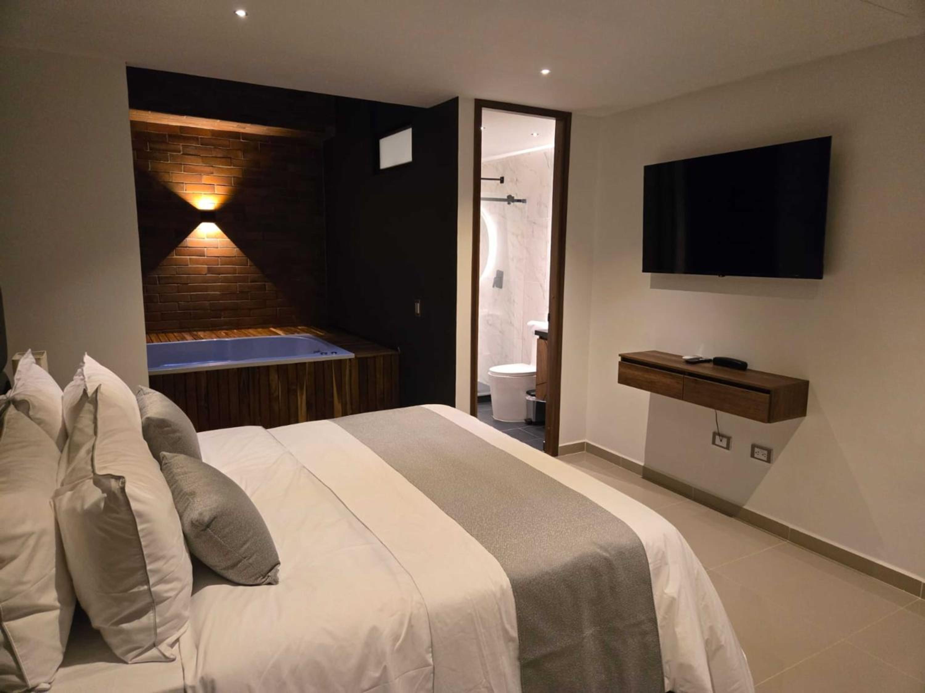 Suite with Hot Tub