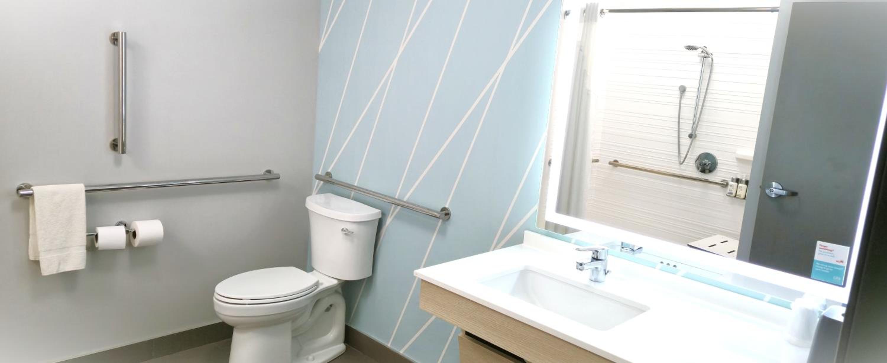 King Room with Mobility Accessible Trans Shower - Photo 2