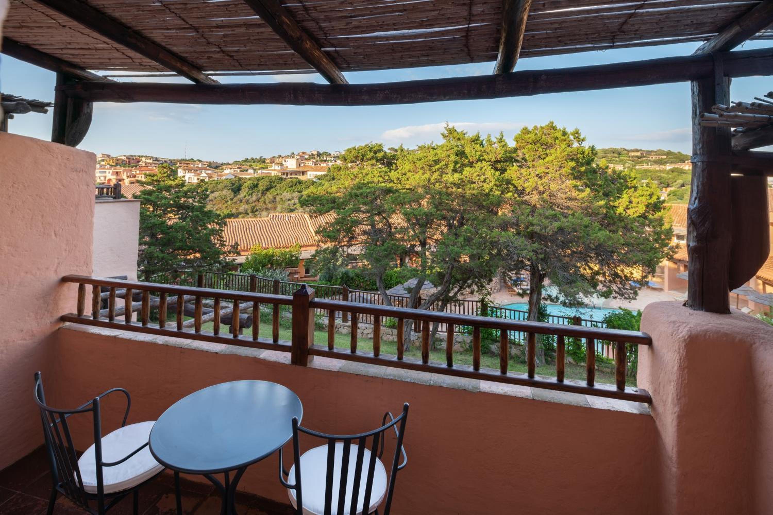 Deluxe Pool, king size bed, pool view, terrace - Photo 2