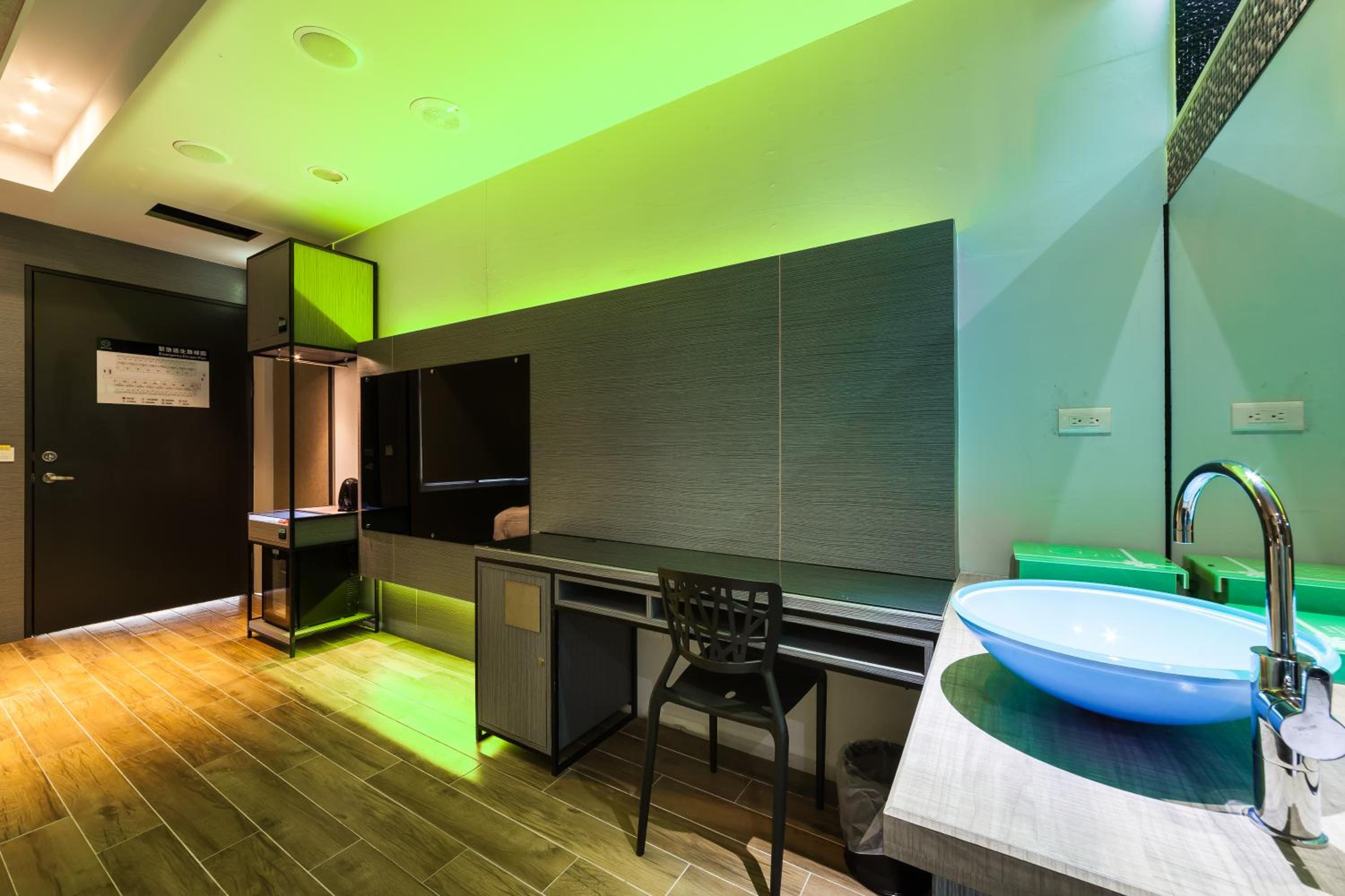 Quadruple Room without bathtub  photo 2