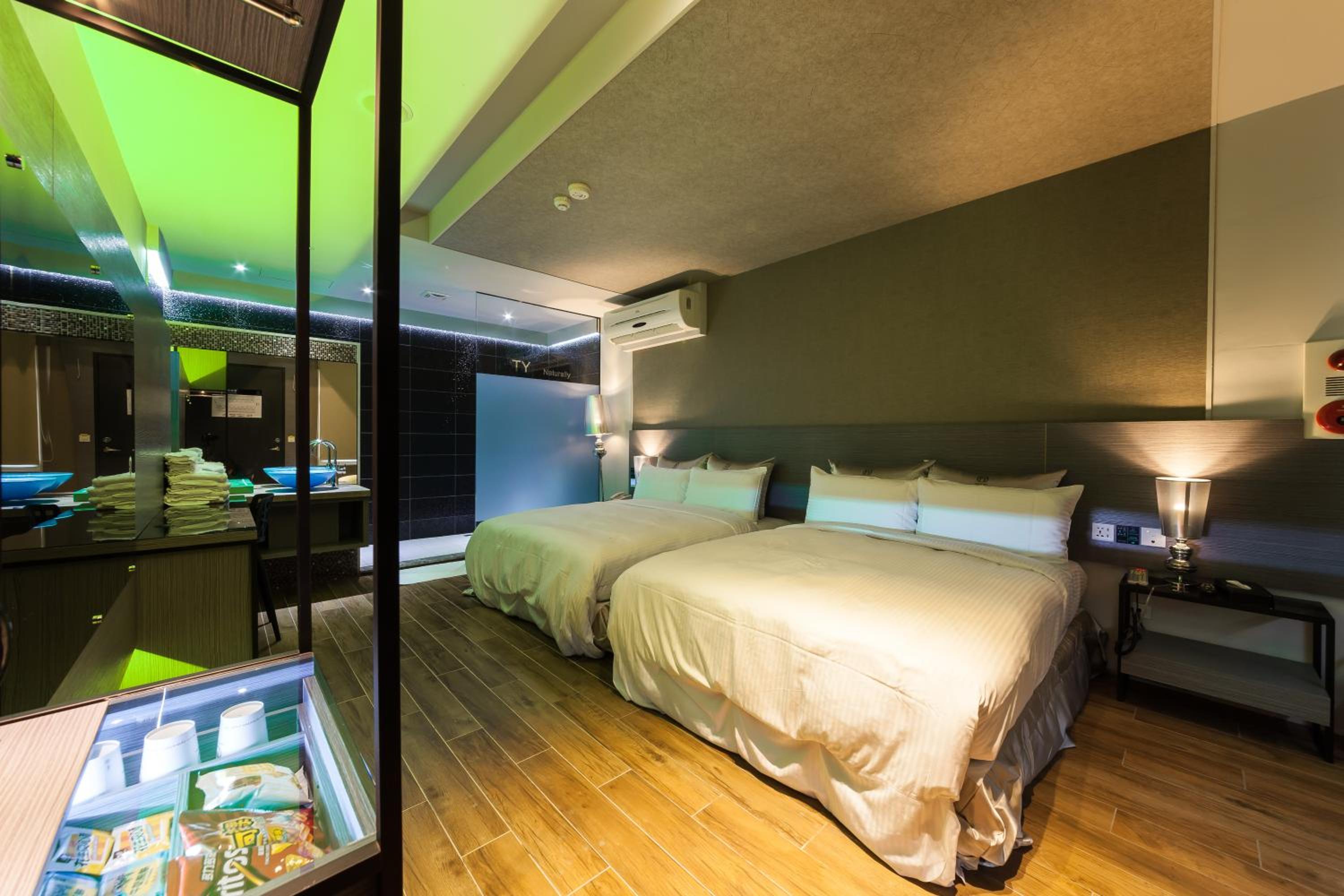 Quadruple Room without bathtub  photo 1