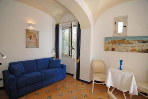 Junior Suite with Sea View (3 Adults) - Photo 8
