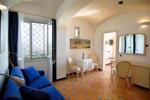 Junior Suite with Sea View (3 Adults) - Photo 7