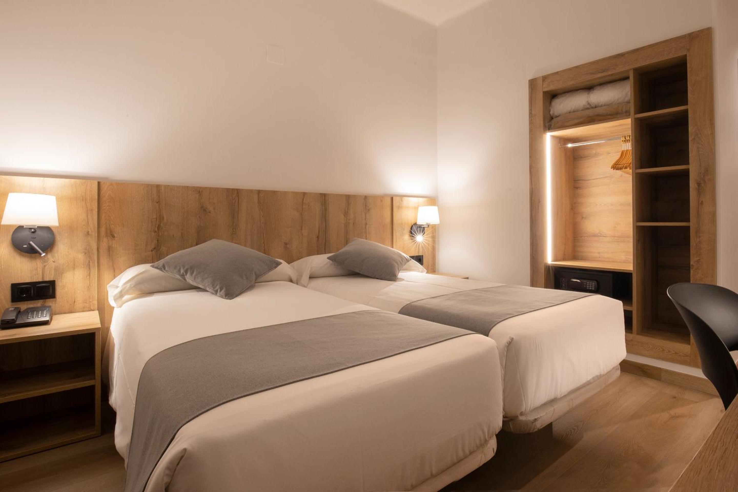 Economy Double Room photo 1