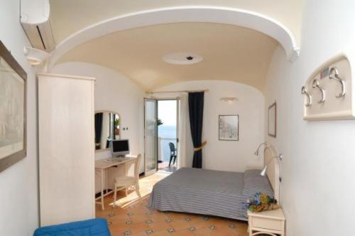 Superior Double Room with Sea View - Photo 15