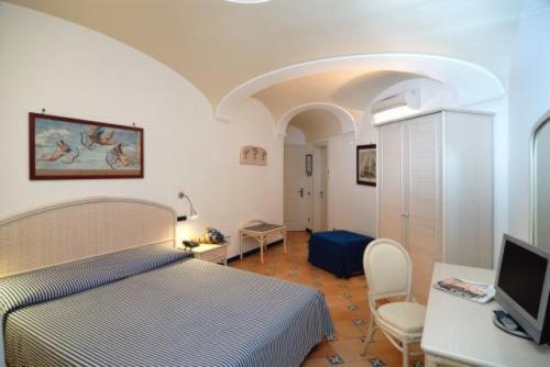 Superior Double Room with Sea View - Photo 13