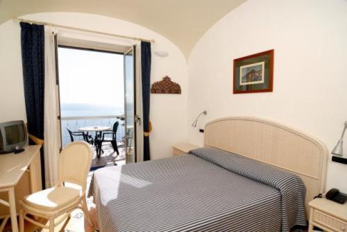 Superior Double Room with Sea View - Photo 2