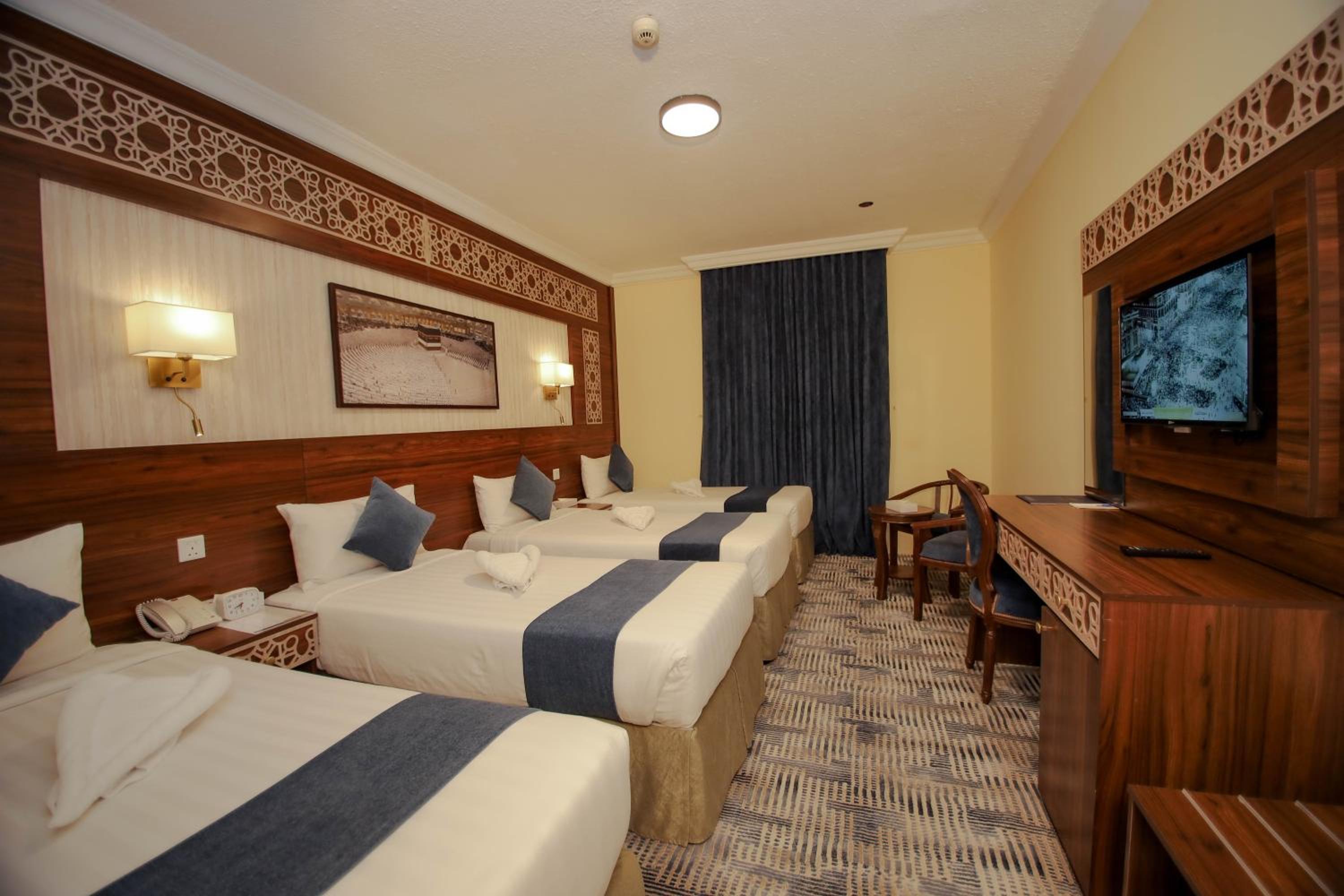 Premium Room with Four Single Beds - Accessible photo 1