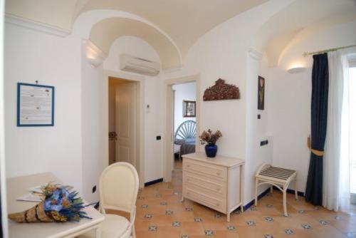 Junior Suite with Sea View (3 Adults) - Photo 5
