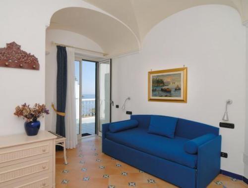 Junior Suite with Sea View (3 Adults) - Photo 10