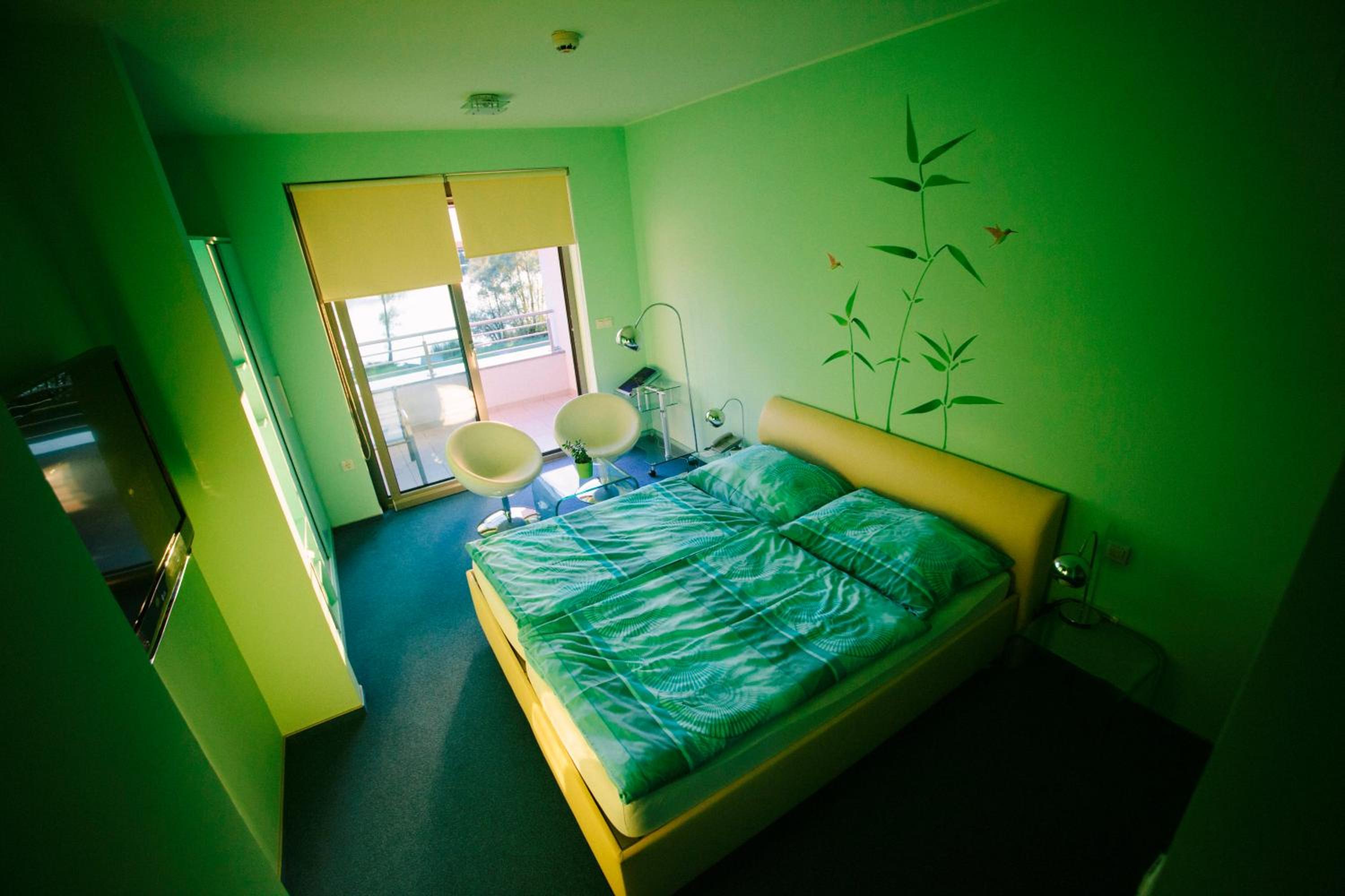 Double Room with Balcony - Photo 12