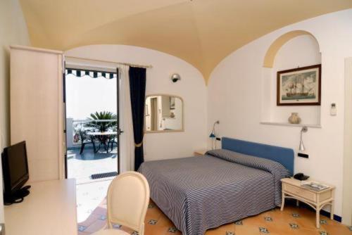 Superior Double Room with Sea View - Photo 12