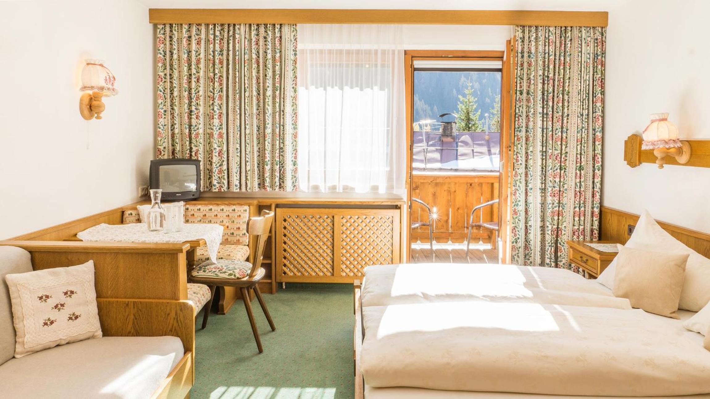 Double Room with Balcony photo 3