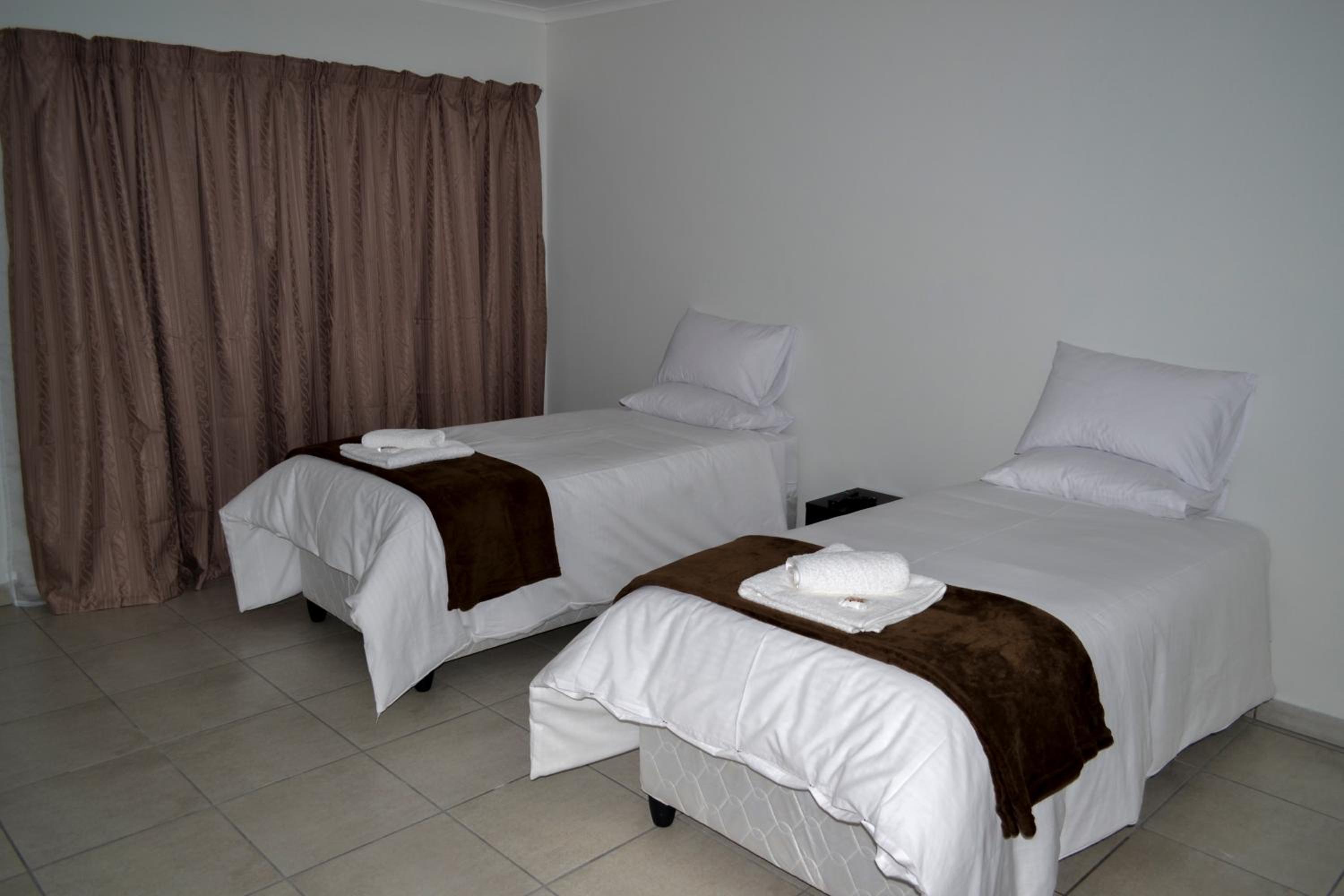 Standard Double Room - Photo 4