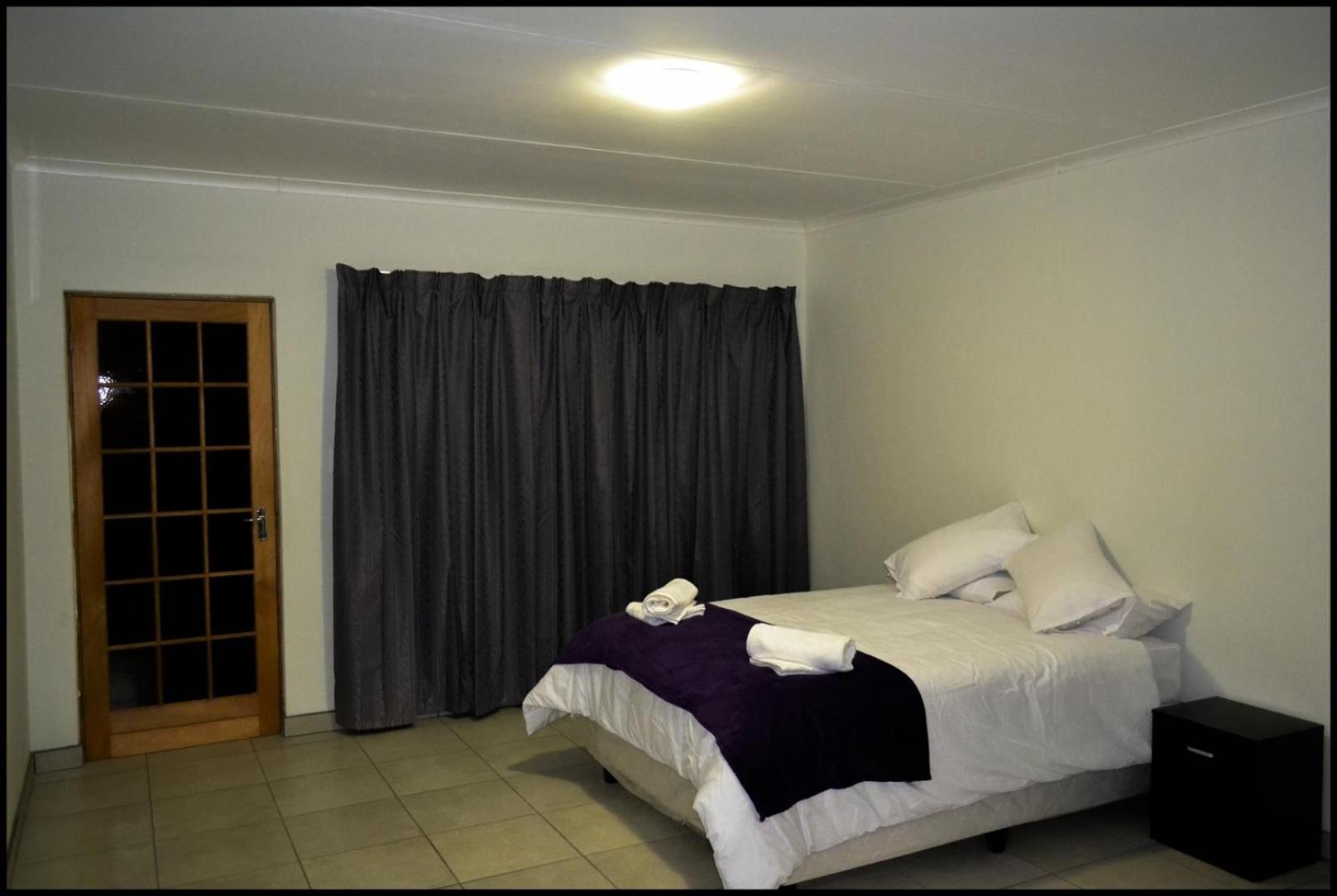 Standard Double Room - Photo 6