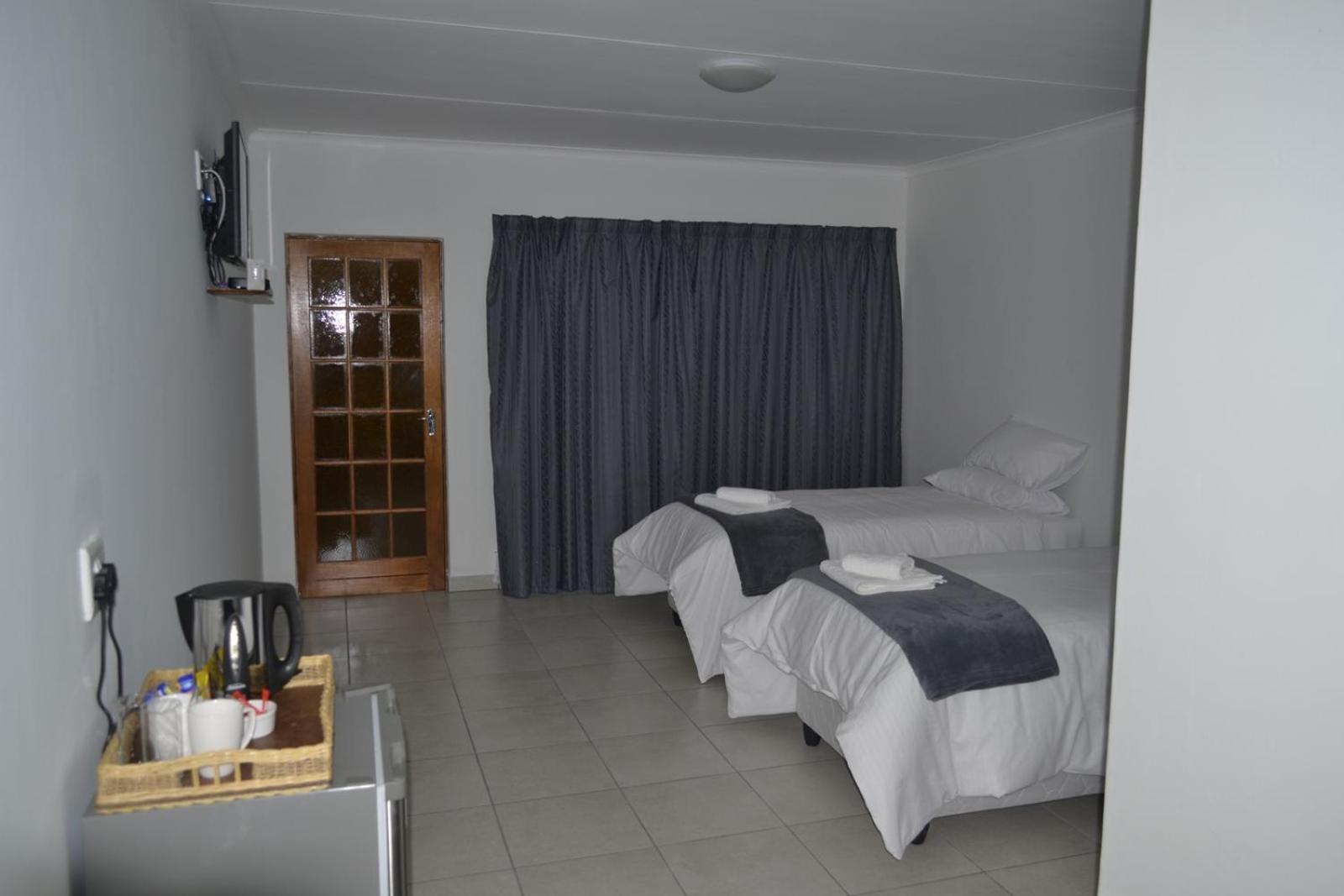 Standard Double Room - Photo 3