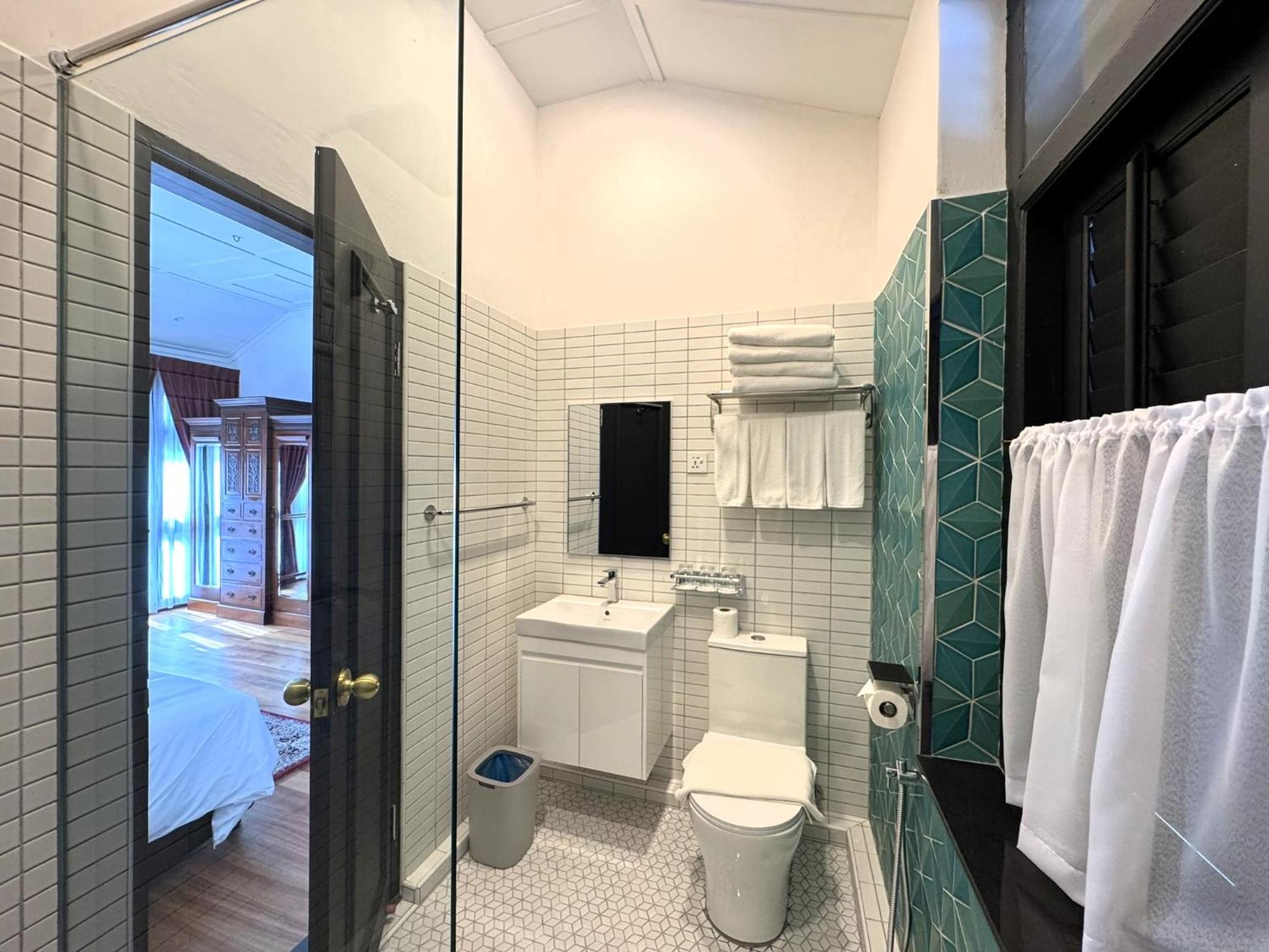 2 bedrooms Yeng Keng Townhouse No.7 thumbnail 5