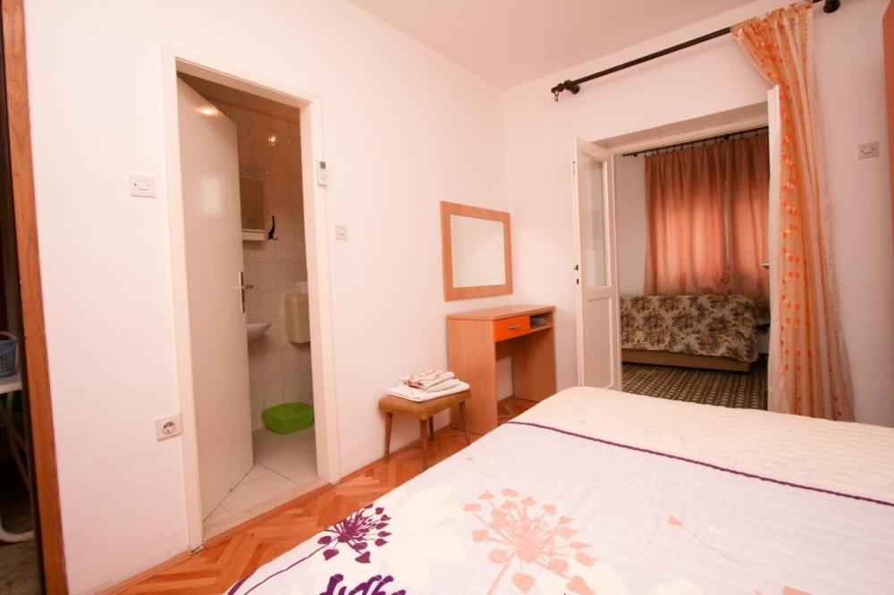 One-Bedroom Apartment photo 3