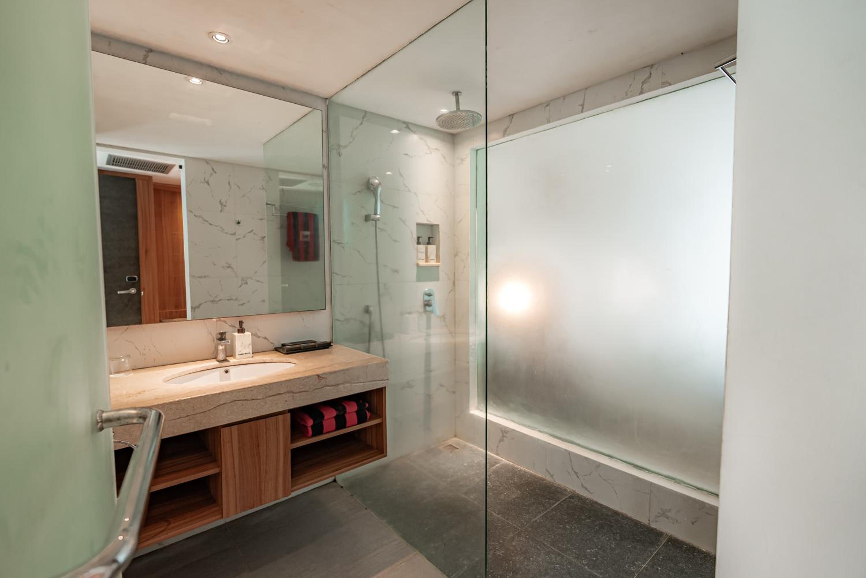 Deluxe Double or Twin Room - Photo 4