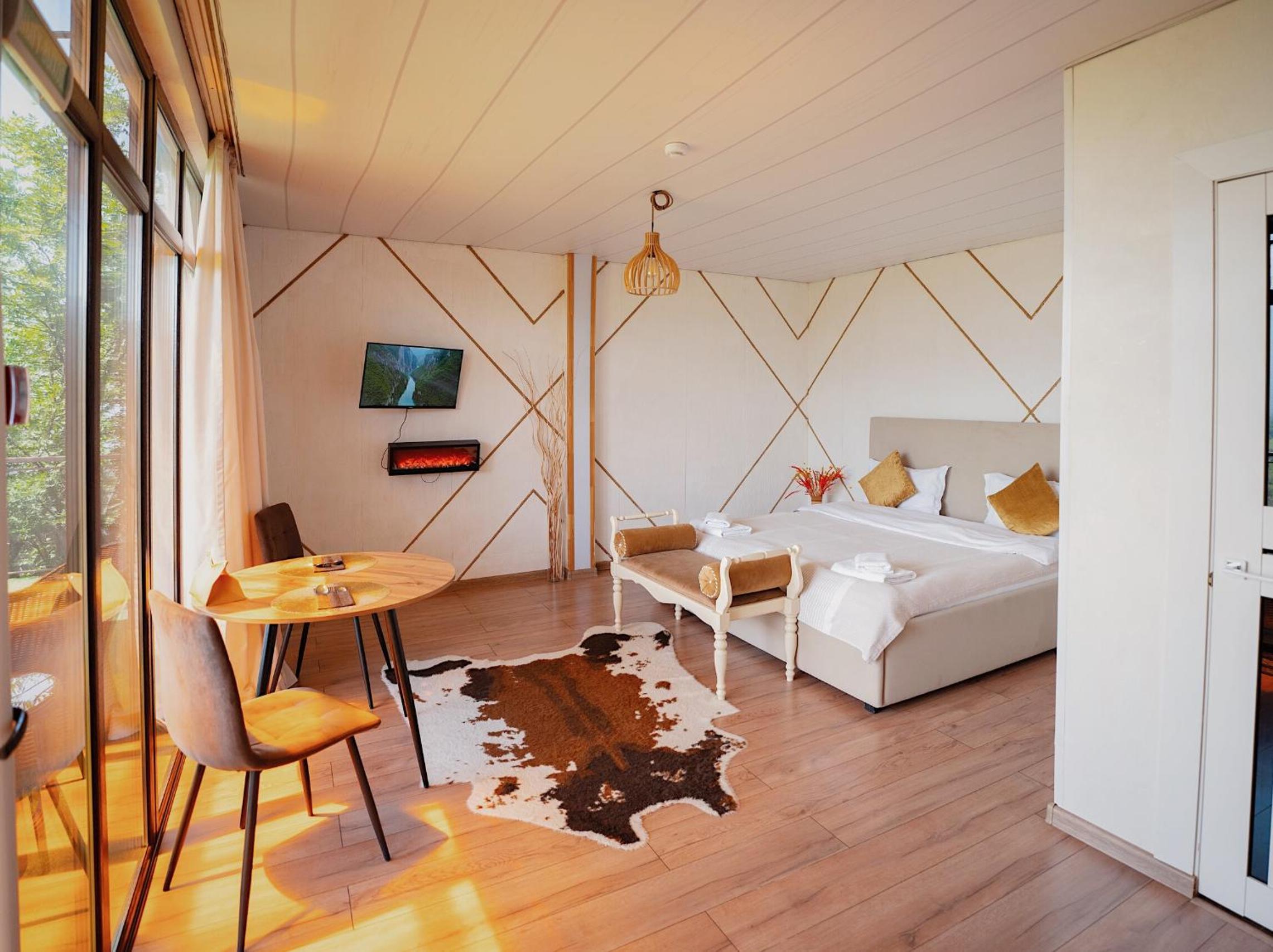 Large Double Room photo 1