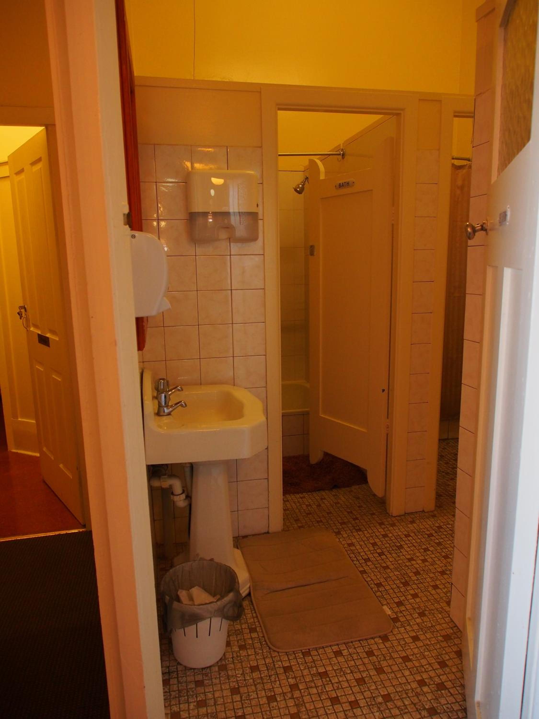 Single Room With Shared Bathroom photo 2