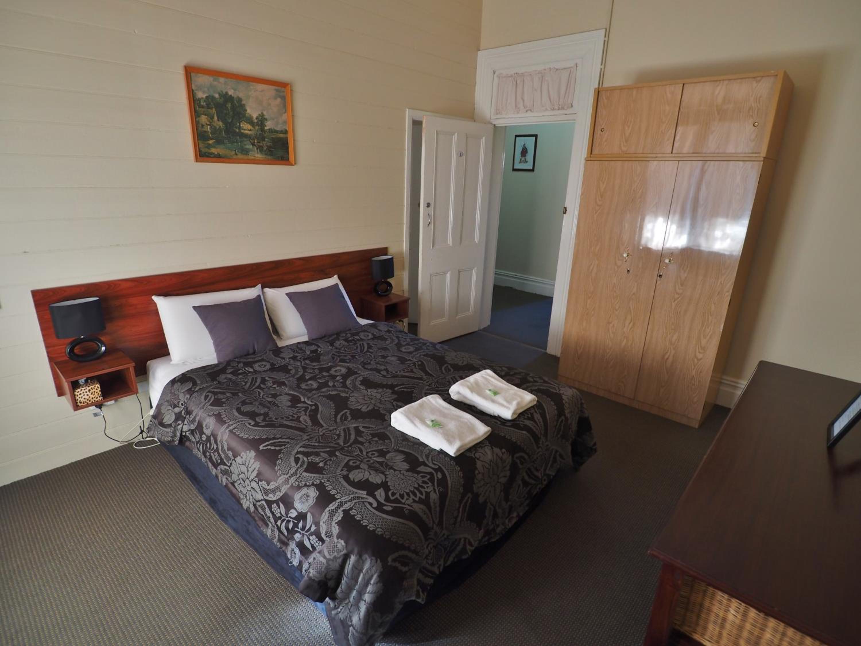 Queen Room With Shared Bathroom photo 2