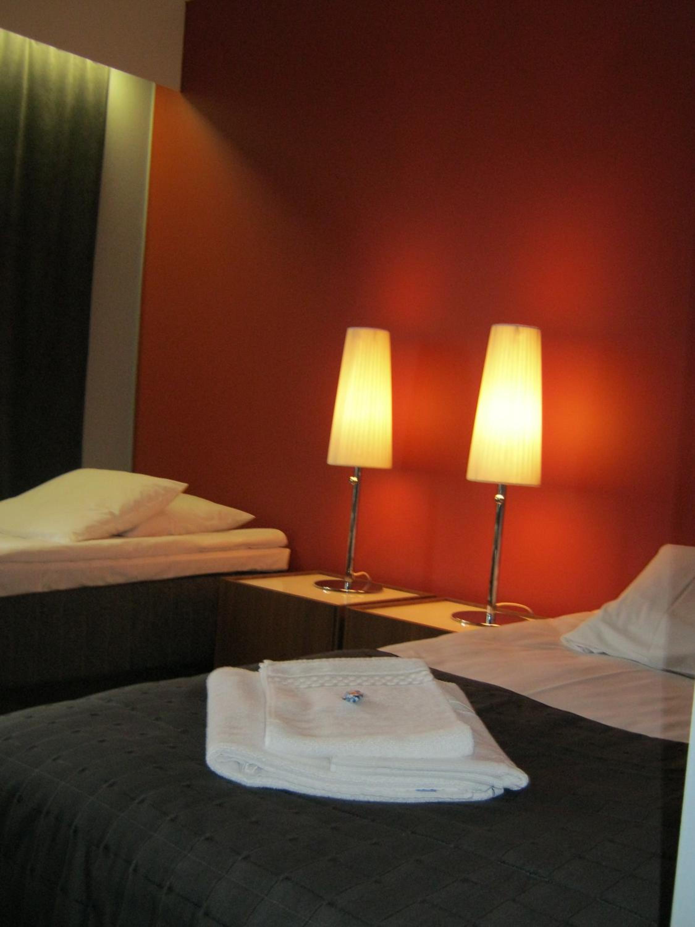 Standard Twin Room - Photo 4