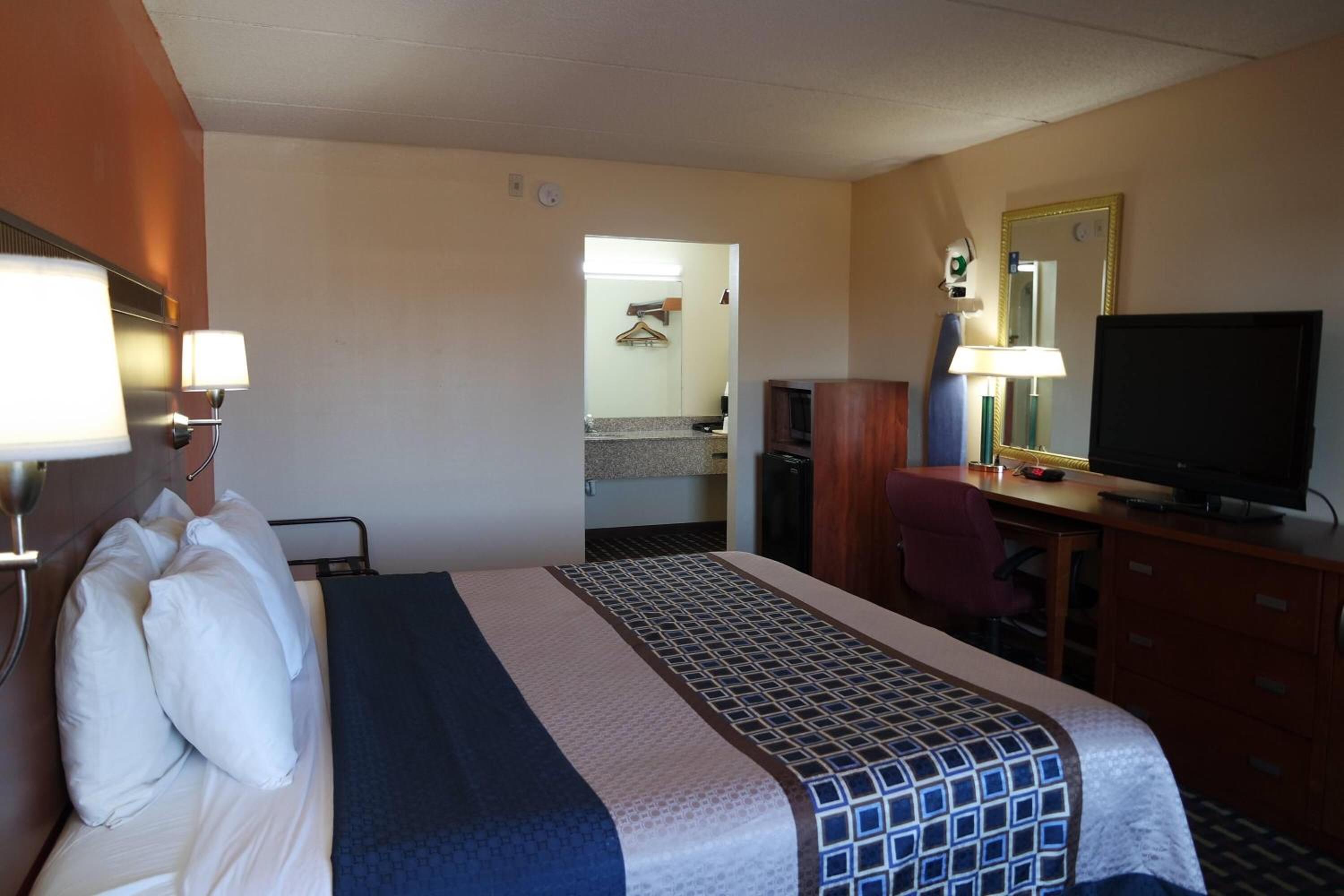 King Room - Non-Smoking - Photo 1