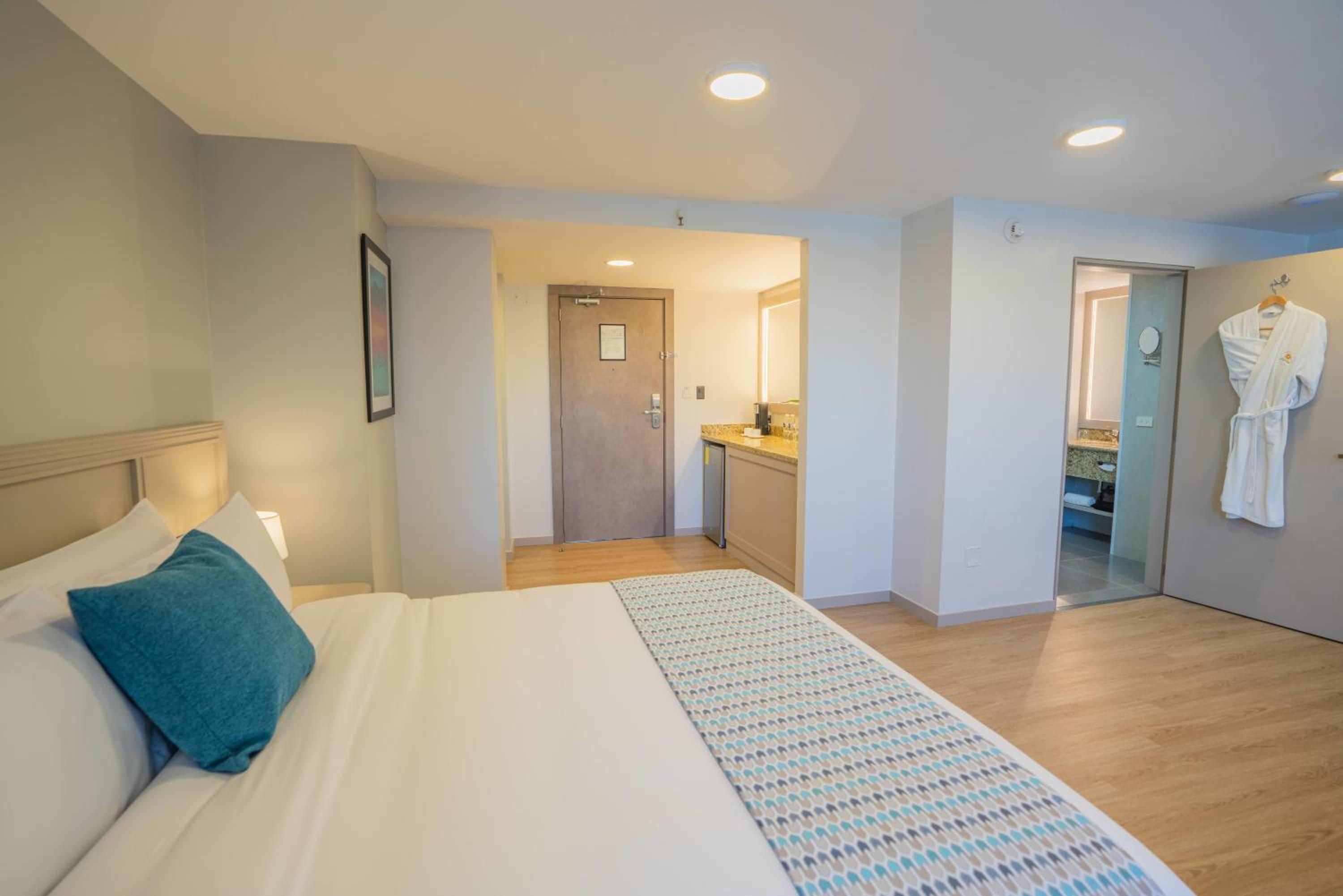 Queen Room - Mobility Access/Non-Smoking - Photo 1