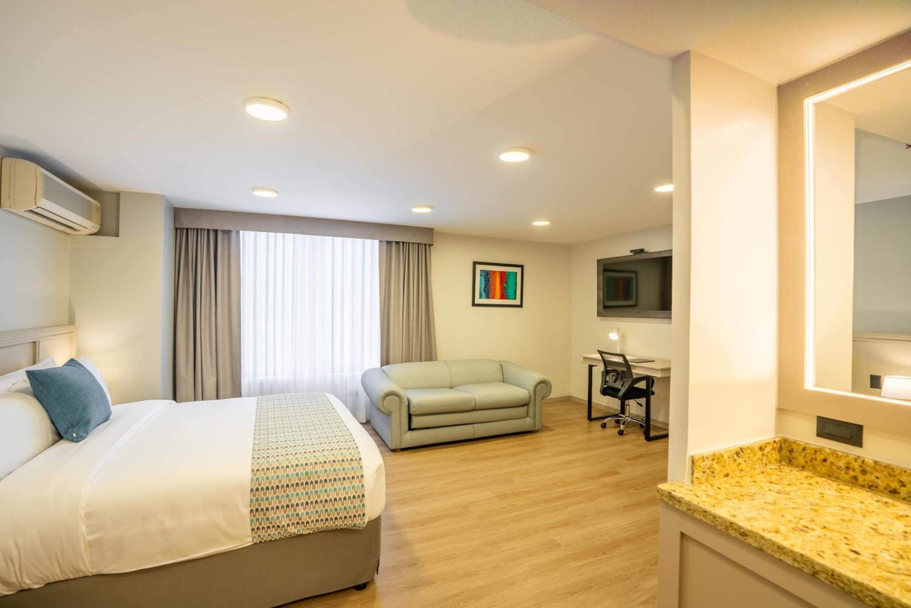 Business Queen Room - Non-Smoking - Photo 1