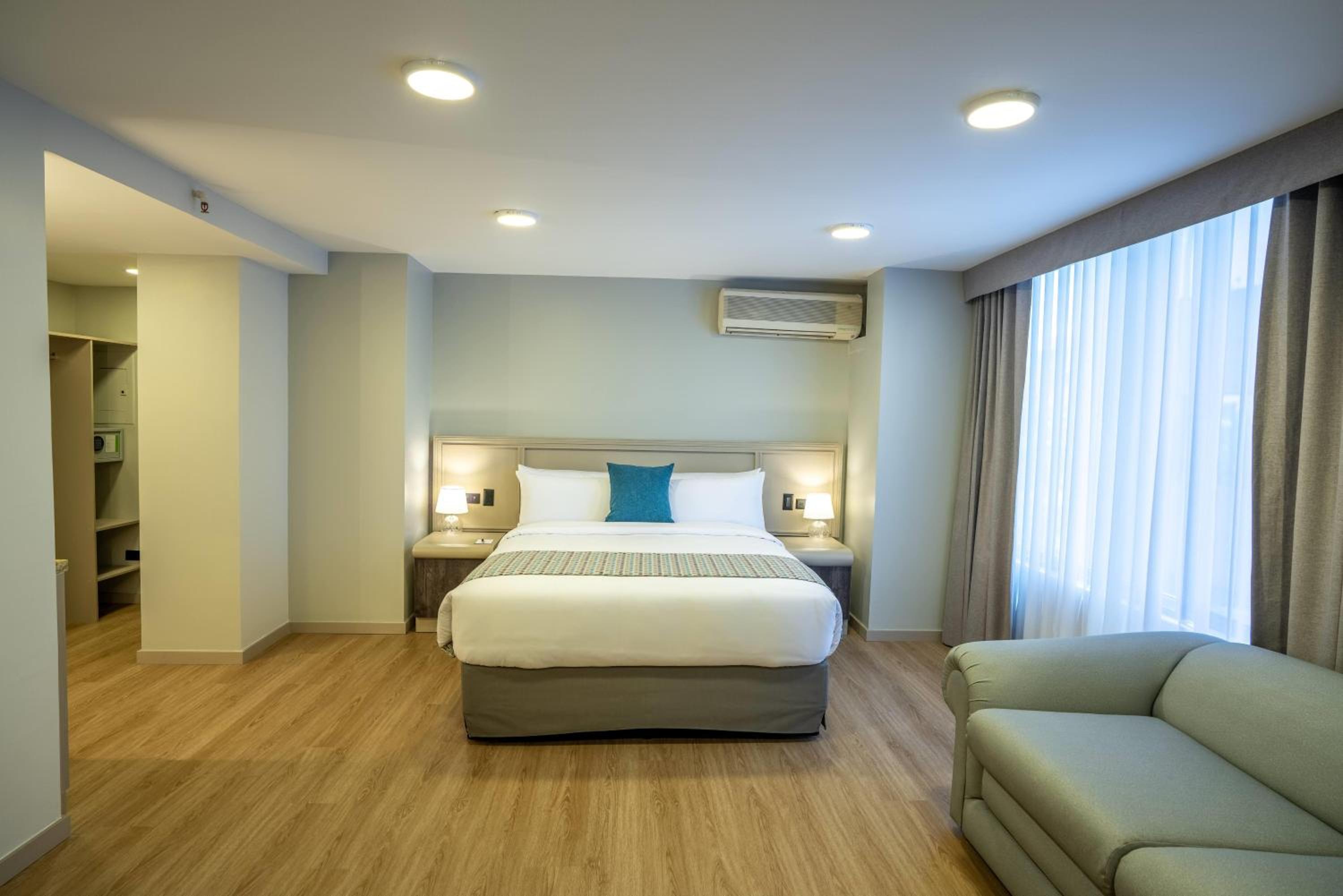 Business Queen Room - Non-Smoking - Photo 2