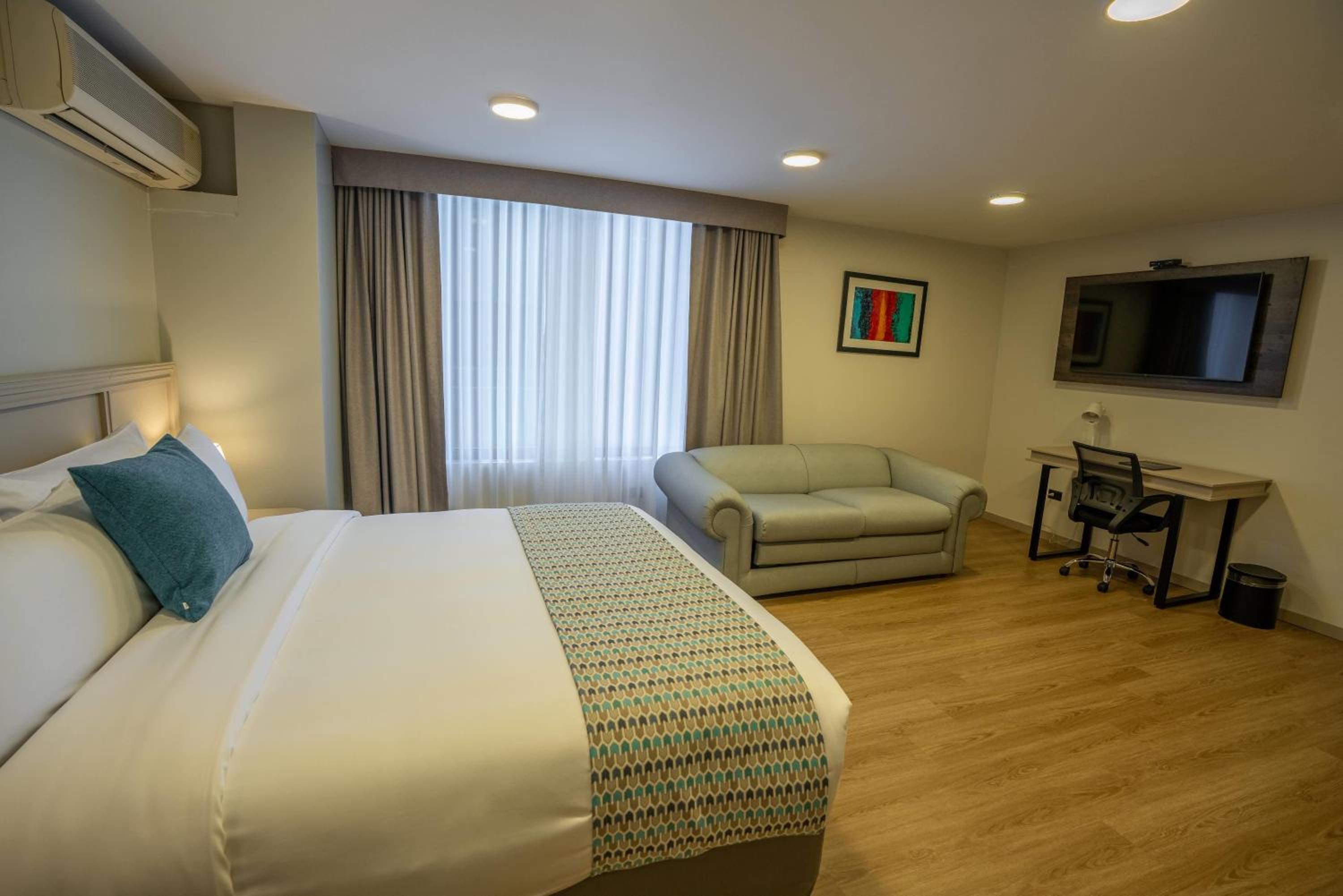 Business Queen Room - Non-Smoking - Photo 4