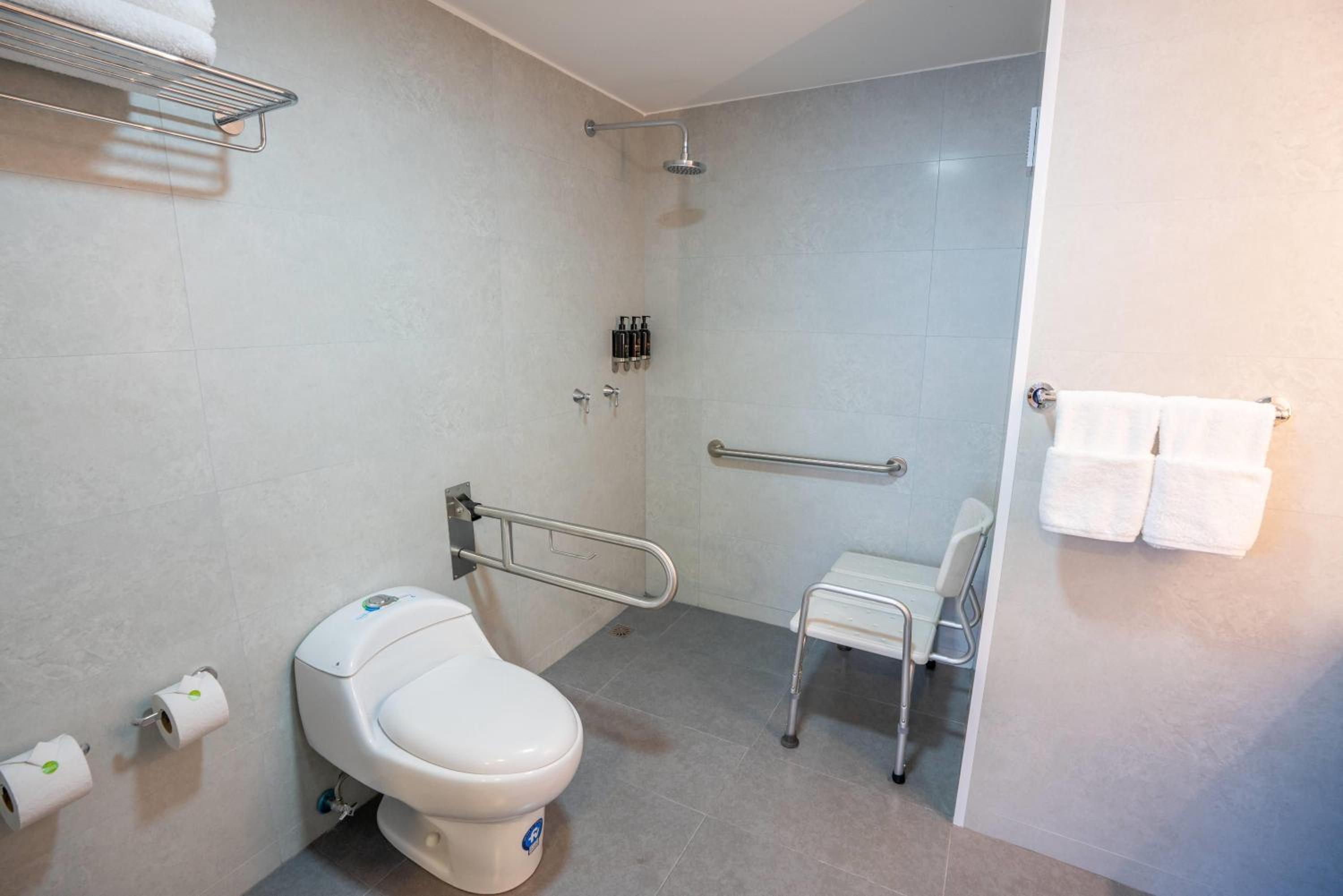 Queen Room - Mobility Access/Non-Smoking - Photo 7