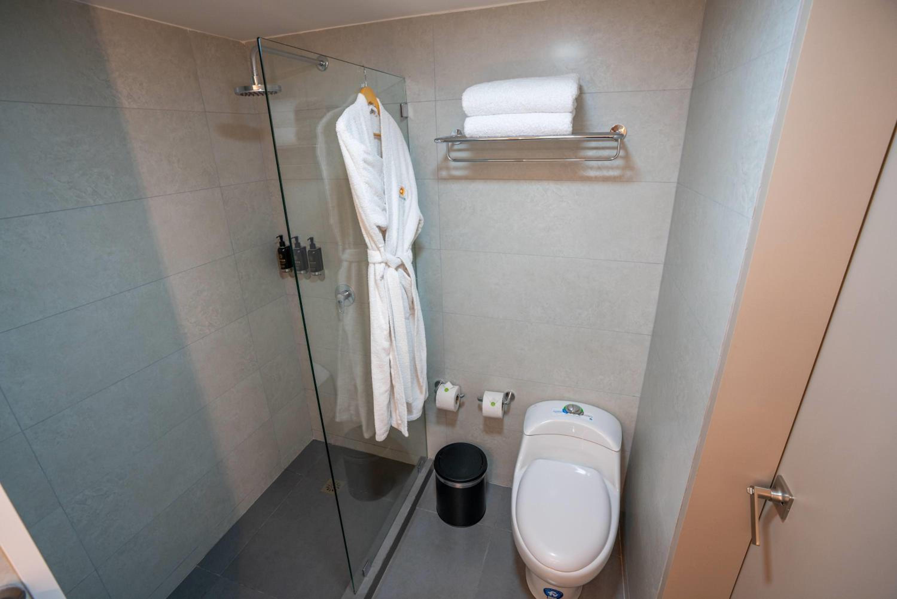Business Queen Room - Non-Smoking - Photo 7