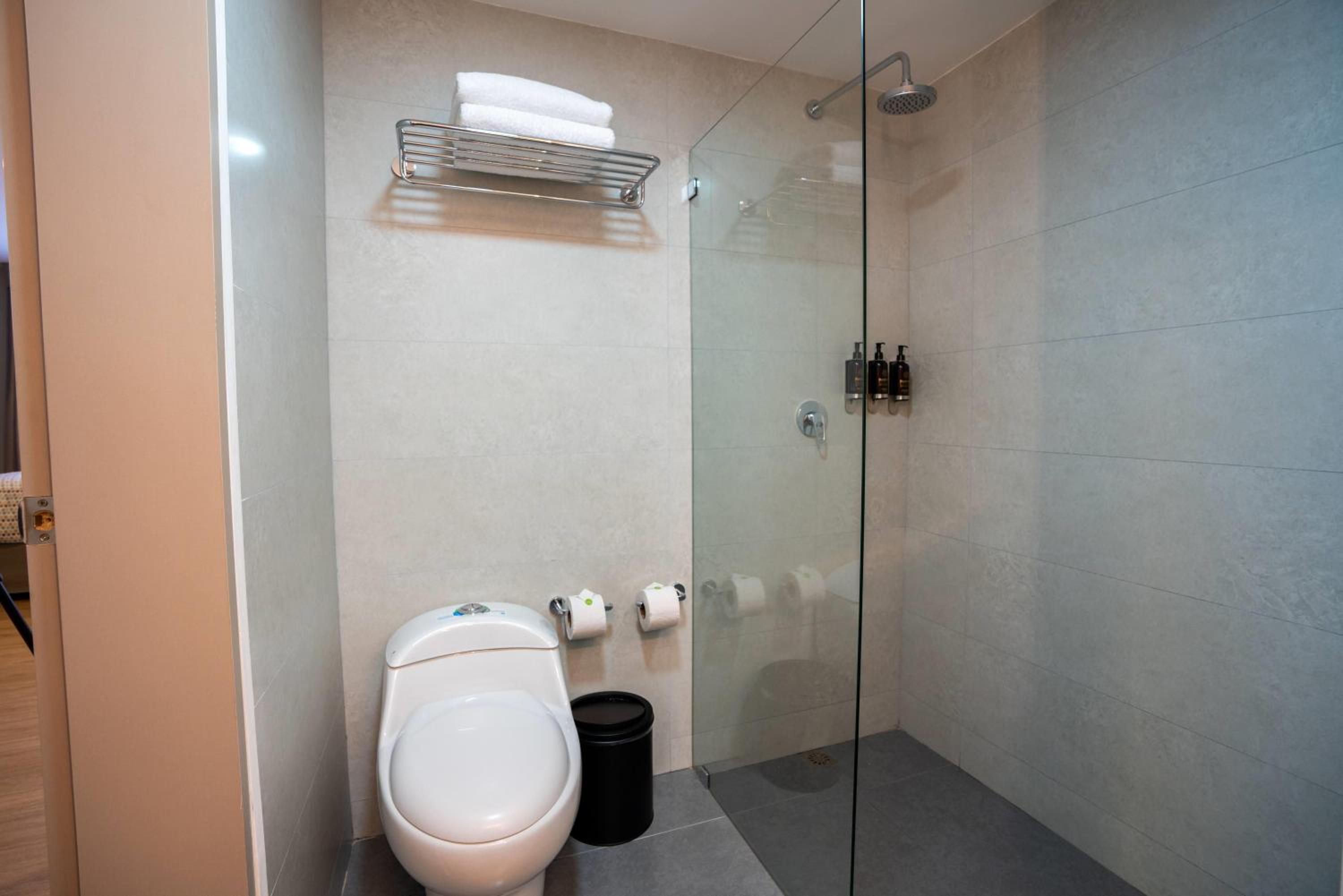 Triple Room with One King Bed and One Twin Bed - Non-Smoking - Photo 7