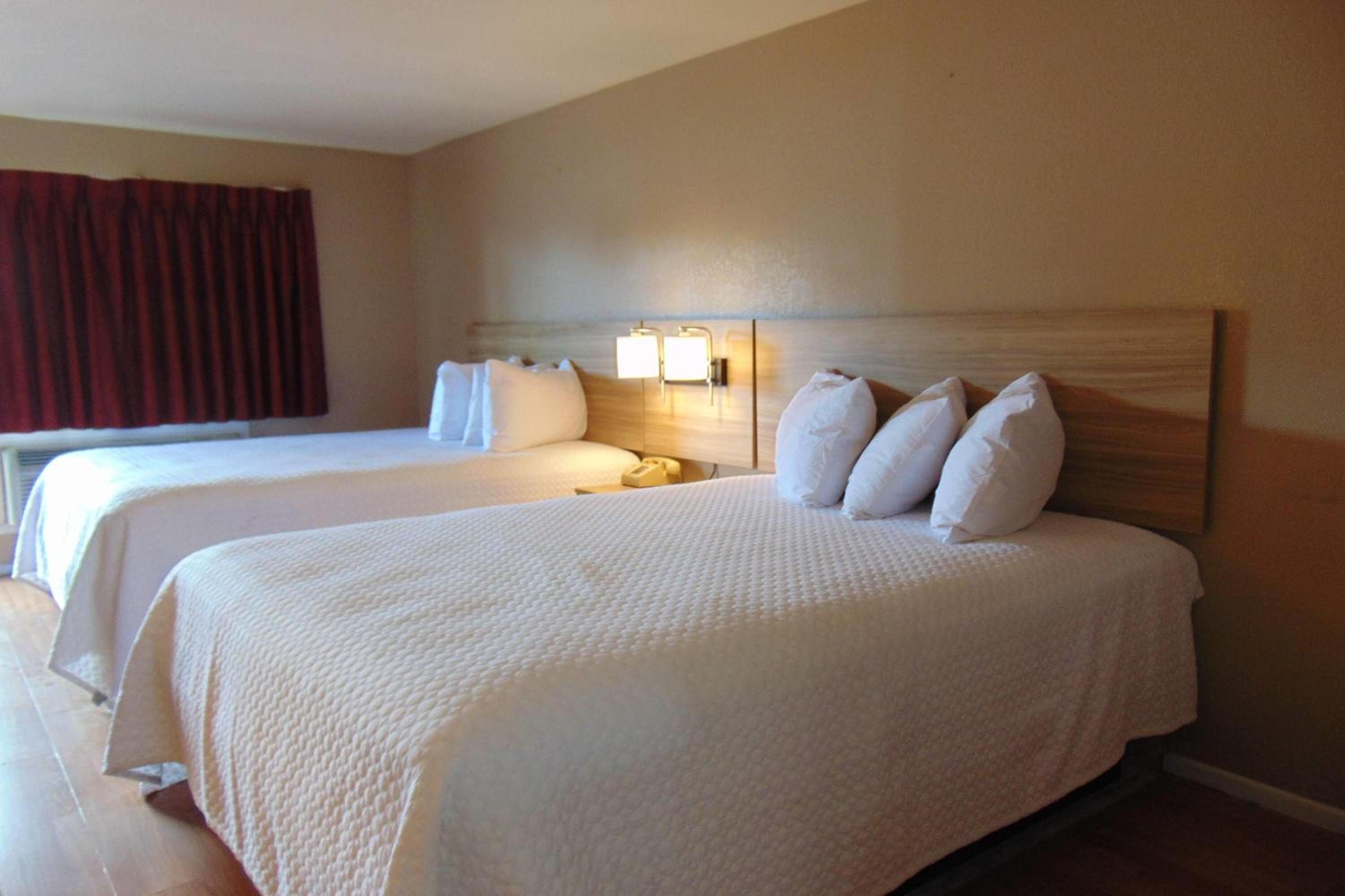 Queen Room with Two Queen Beds - Non-Smoking - Photo 1