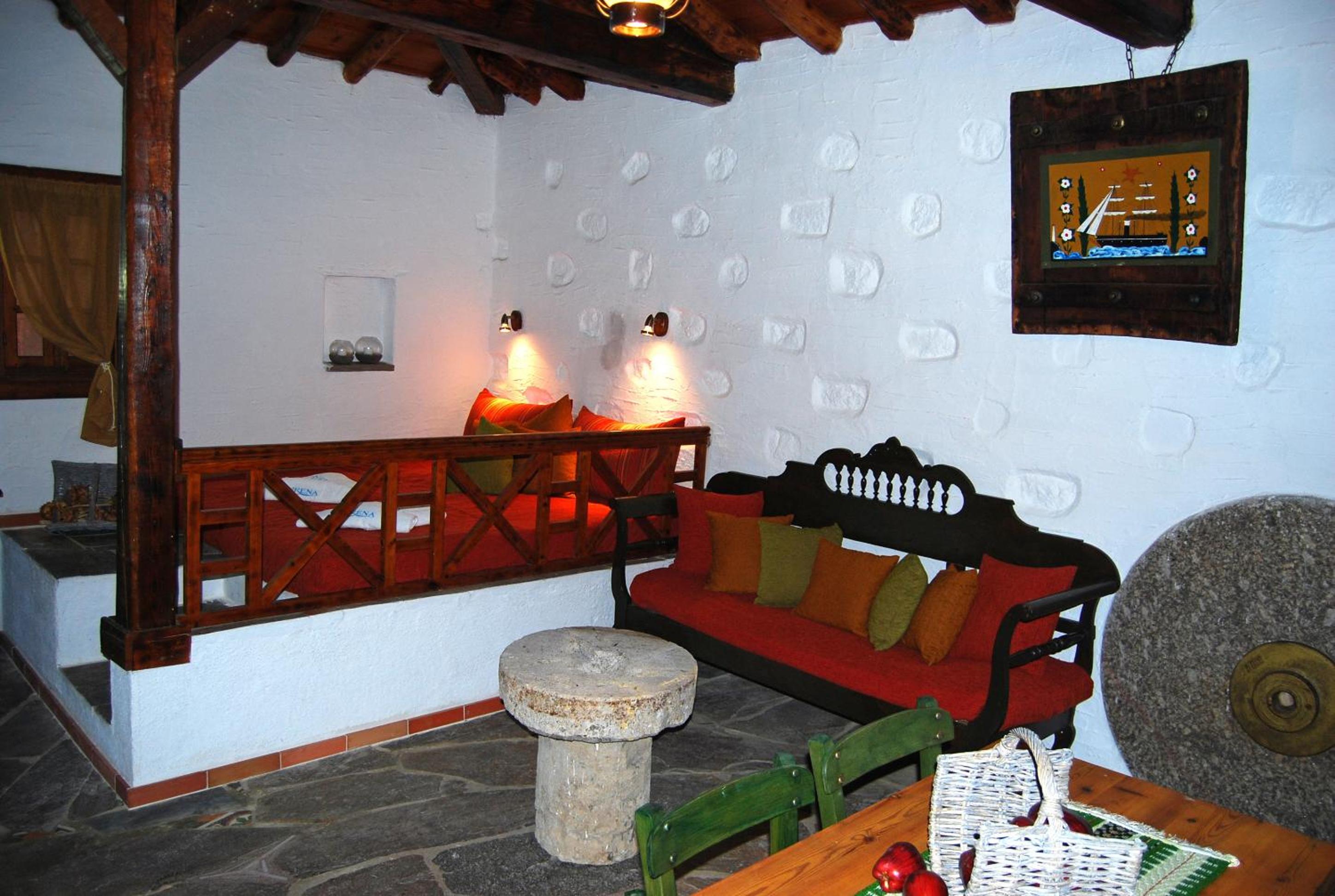 Budget Studio - Photo 1