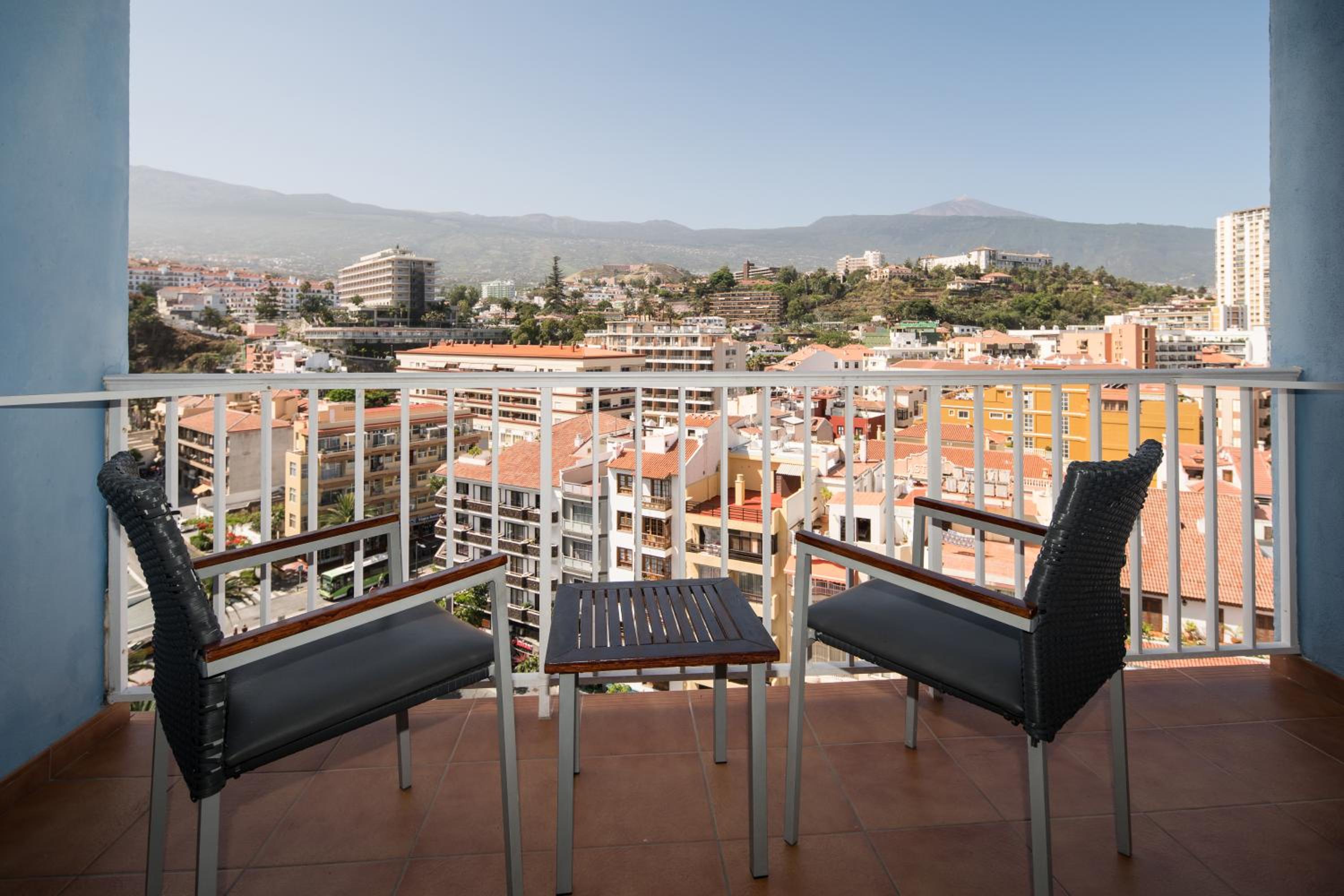 Double or Twin Room with Balcony - Photo 3