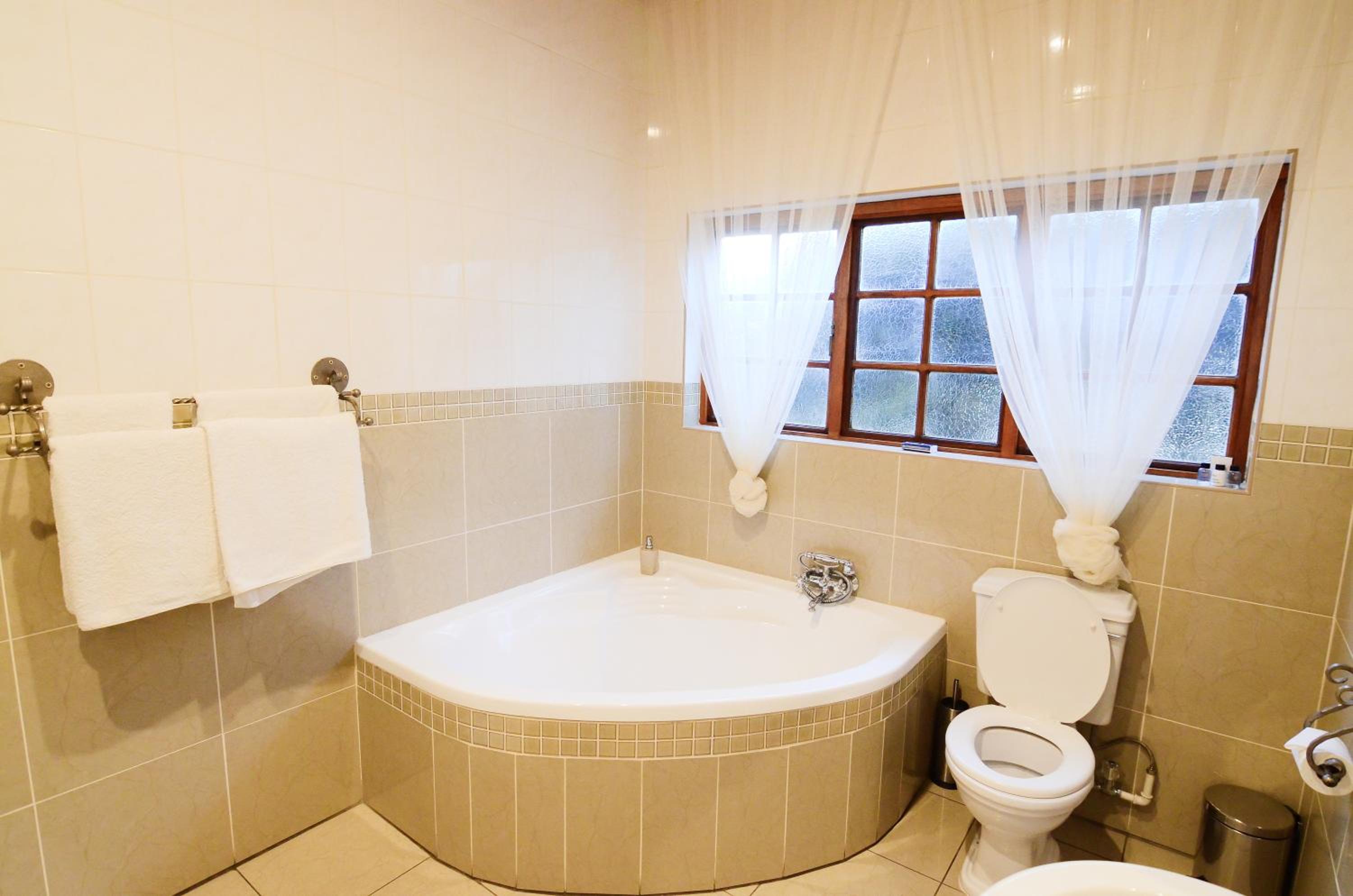 Executive Suite - Photo 14
