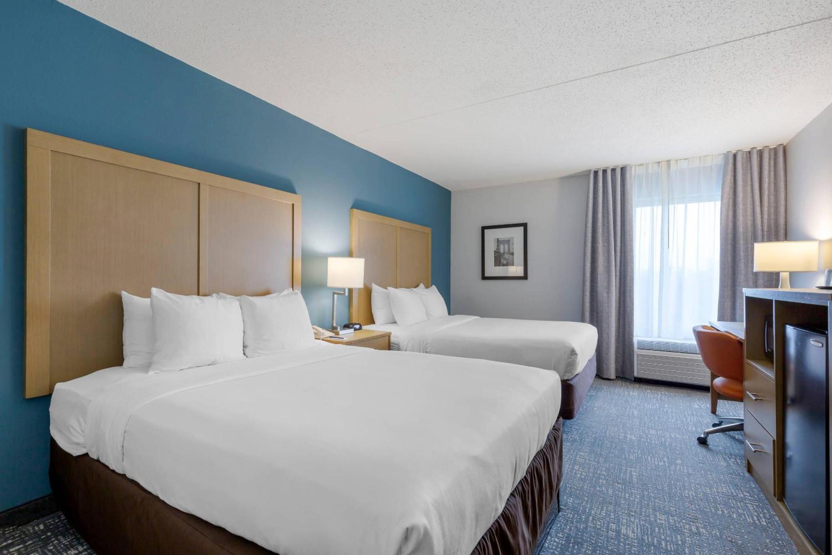 Queen Room with Two Queen Beds - Non-Smoking / Pet Friendly photo 2